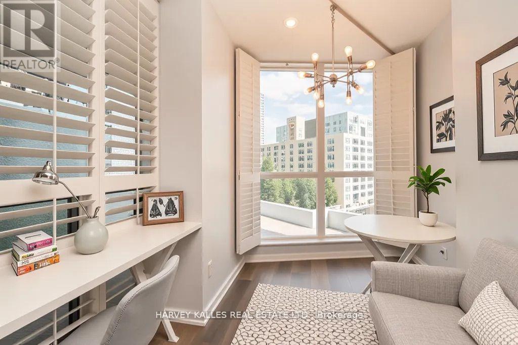 502 - 218 QUEENS QUAY W