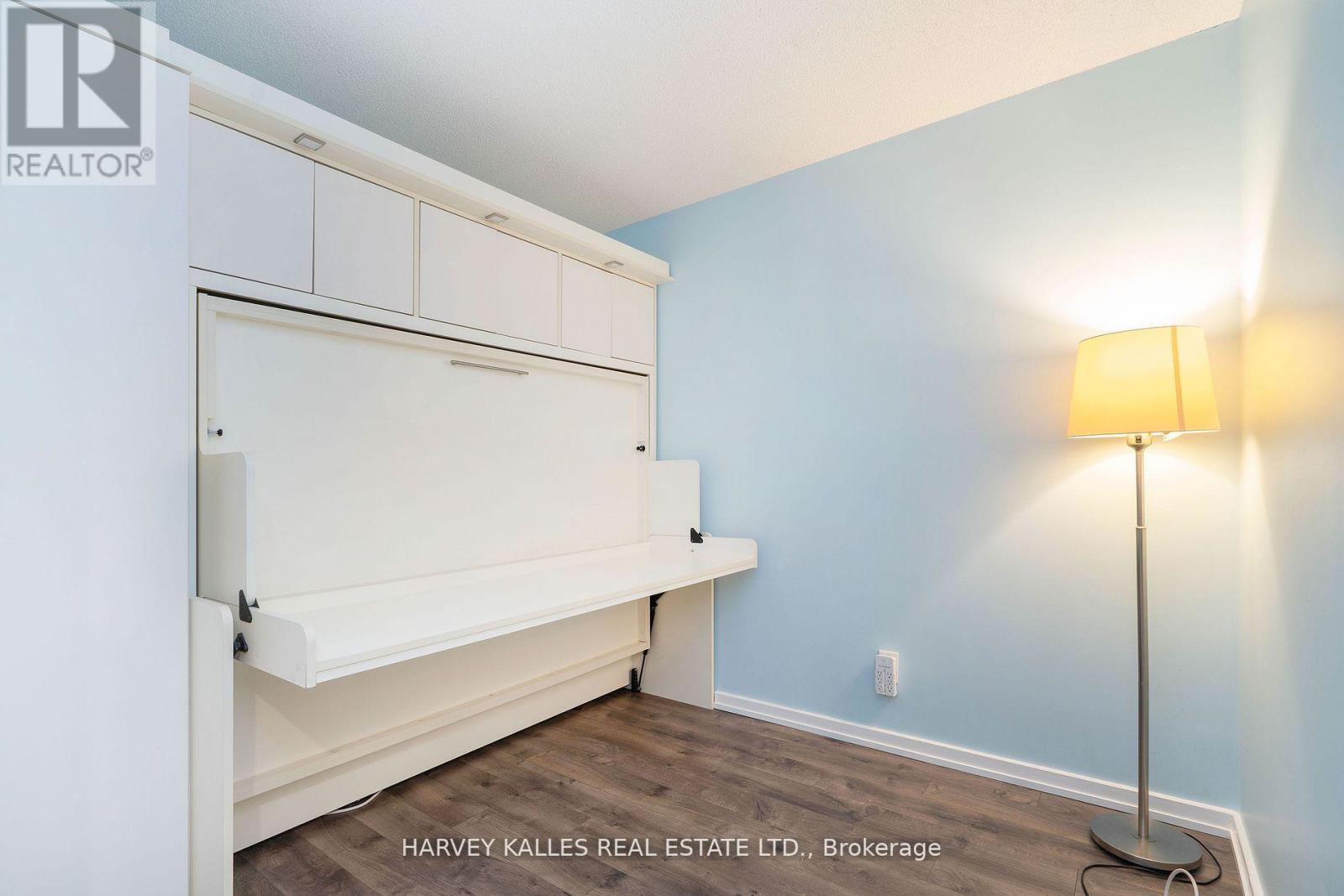 502 - 218 QUEENS QUAY W
