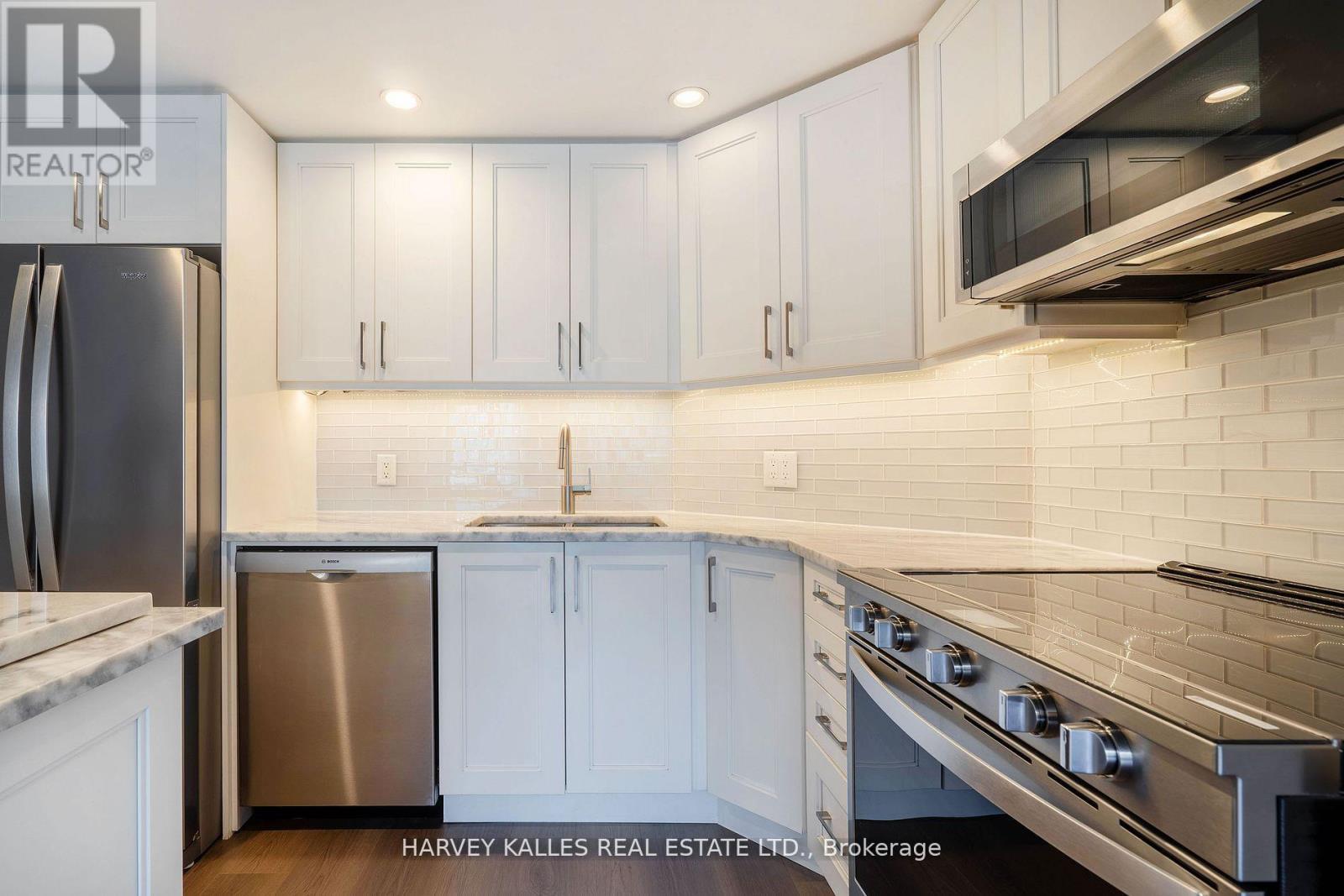 502 - 218 QUEENS QUAY W