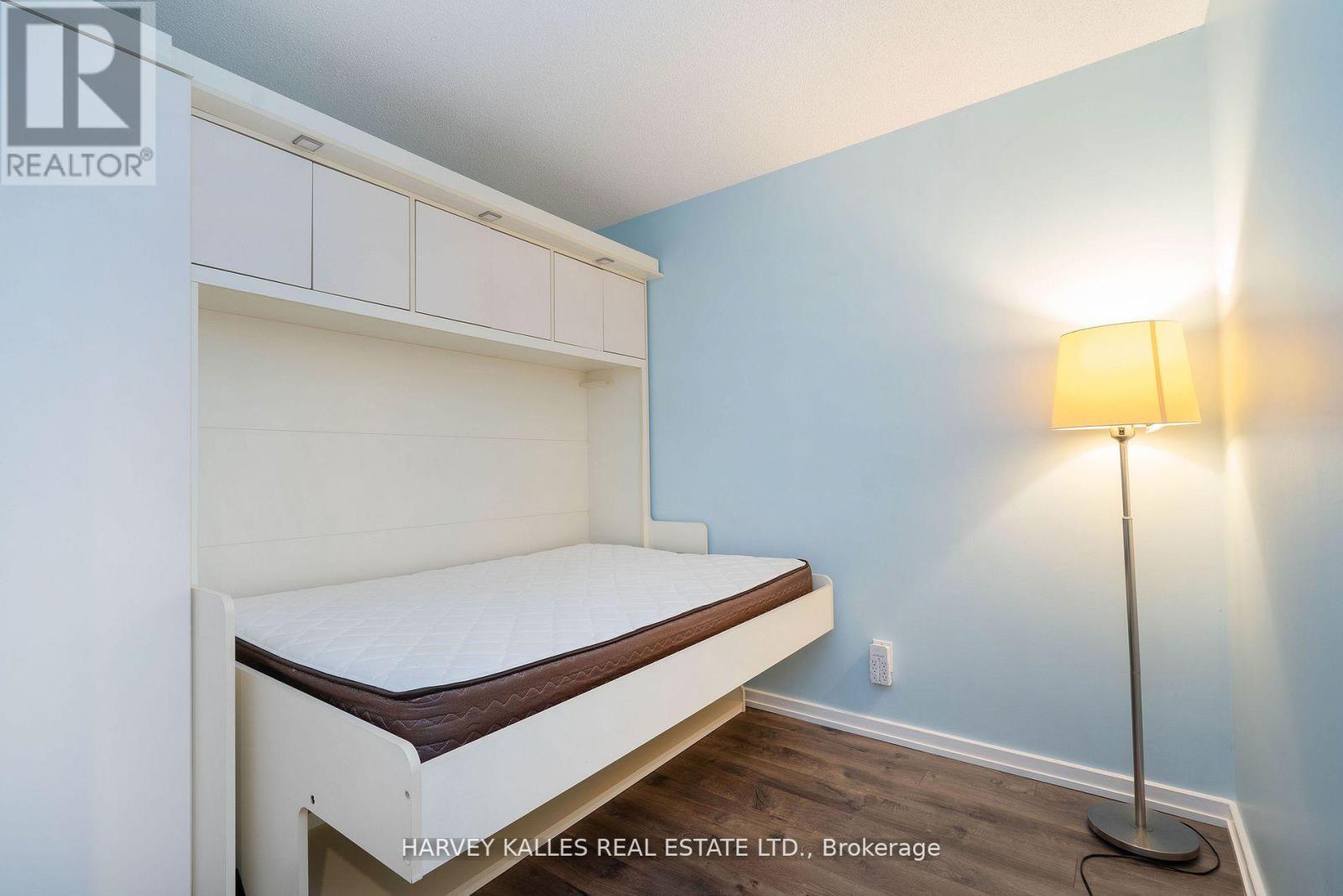 502 - 218 QUEENS QUAY W