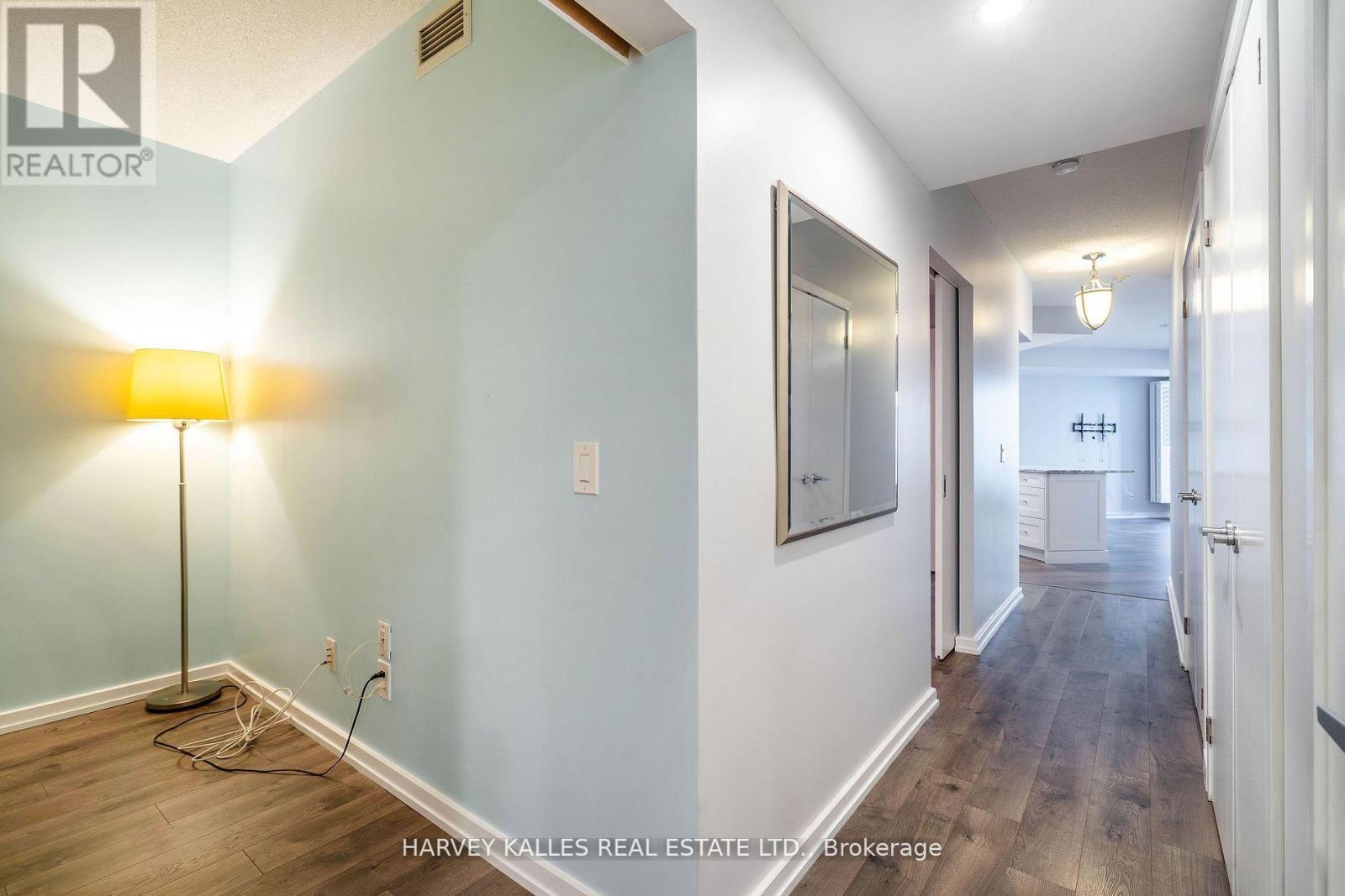 502 - 218 QUEENS QUAY W