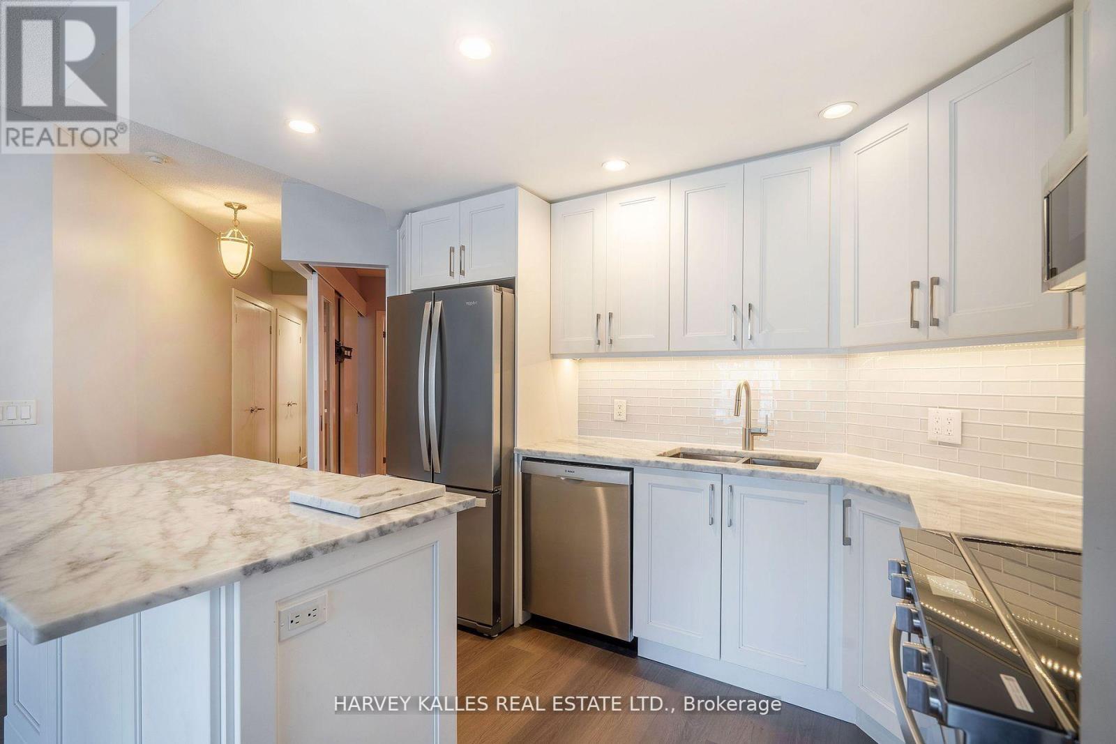 502 - 218 QUEENS QUAY W