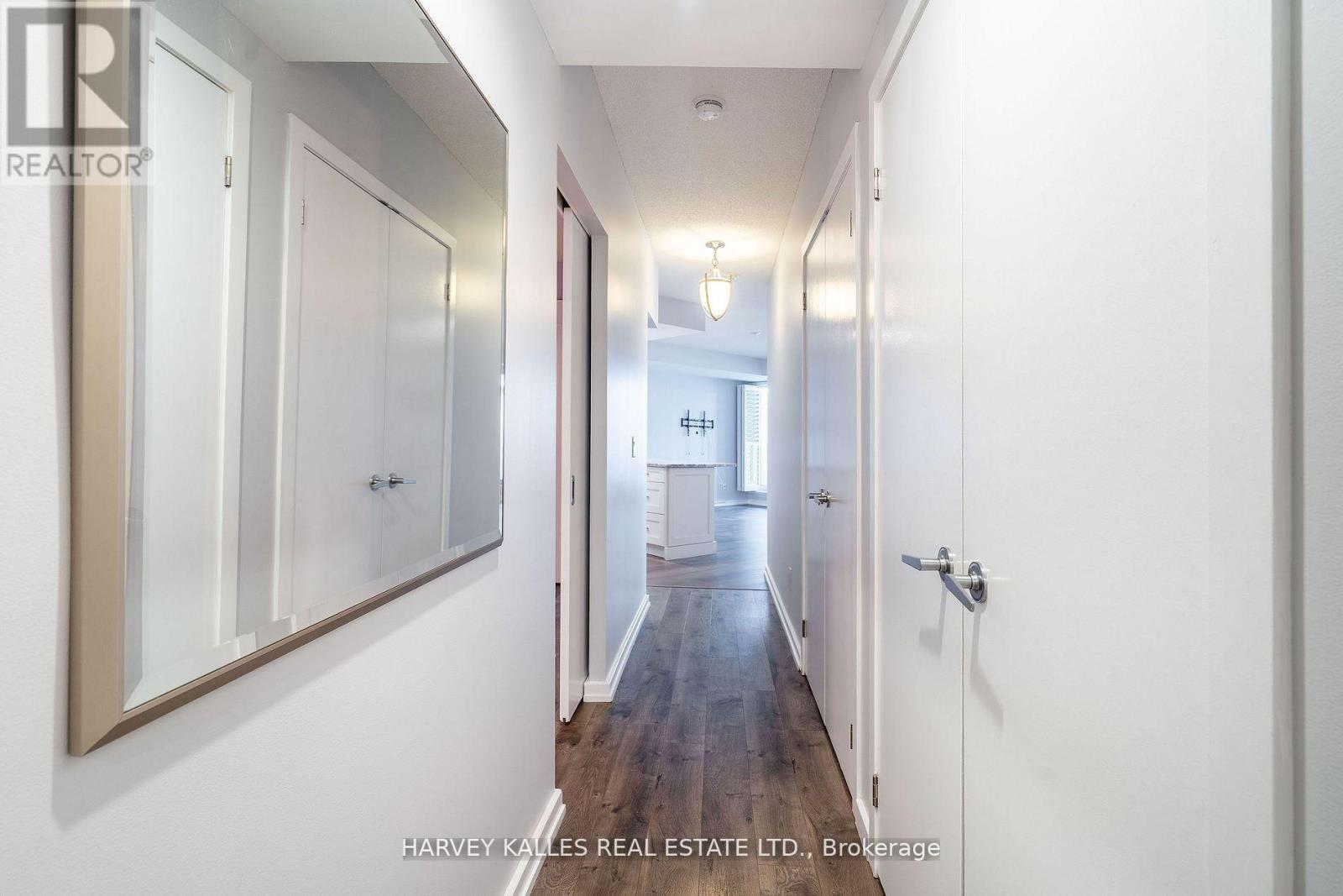 502 - 218 QUEENS QUAY W
