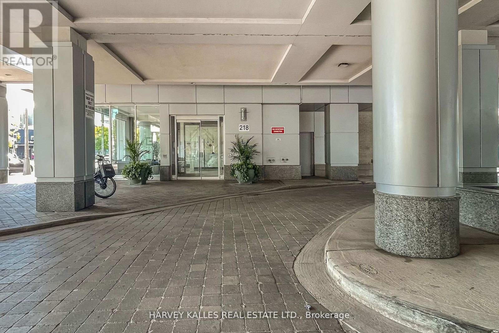 502 - 218 QUEENS QUAY W