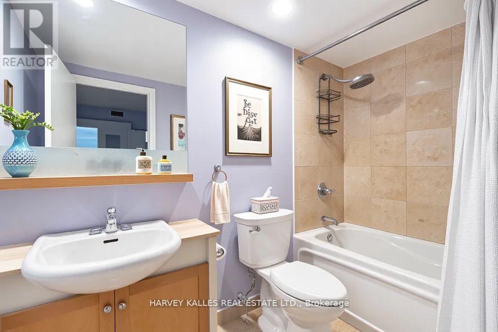 502 - 218 QUEENS QUAY W