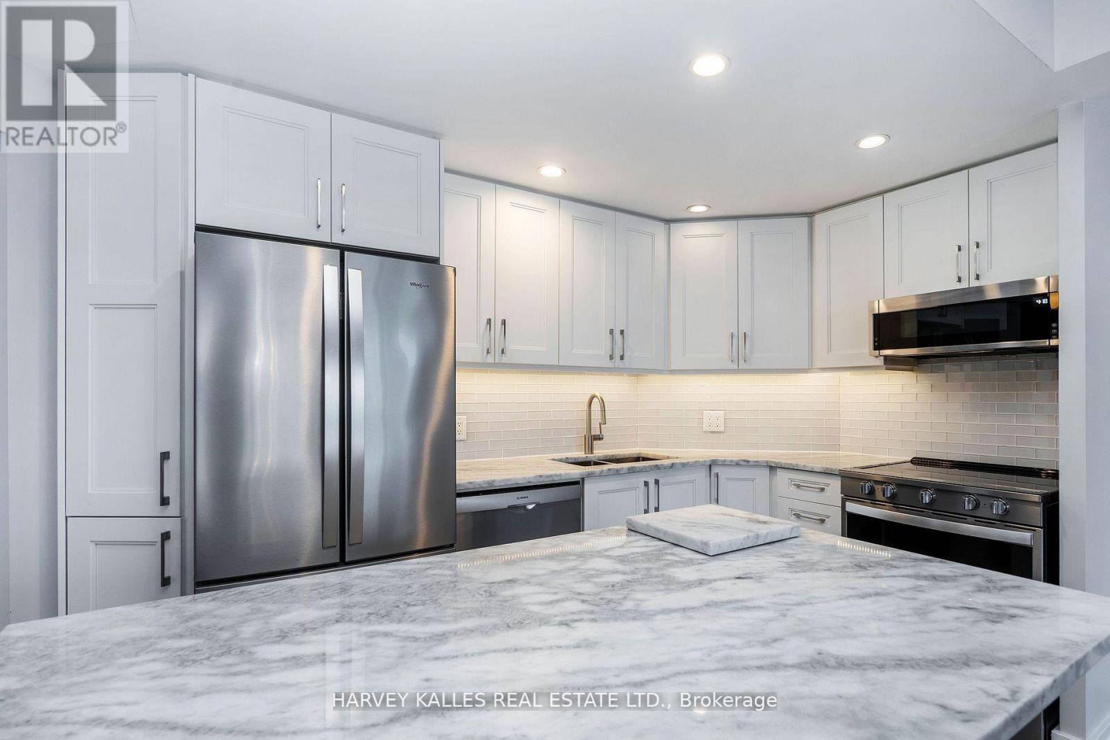 502 - 218 QUEENS QUAY W