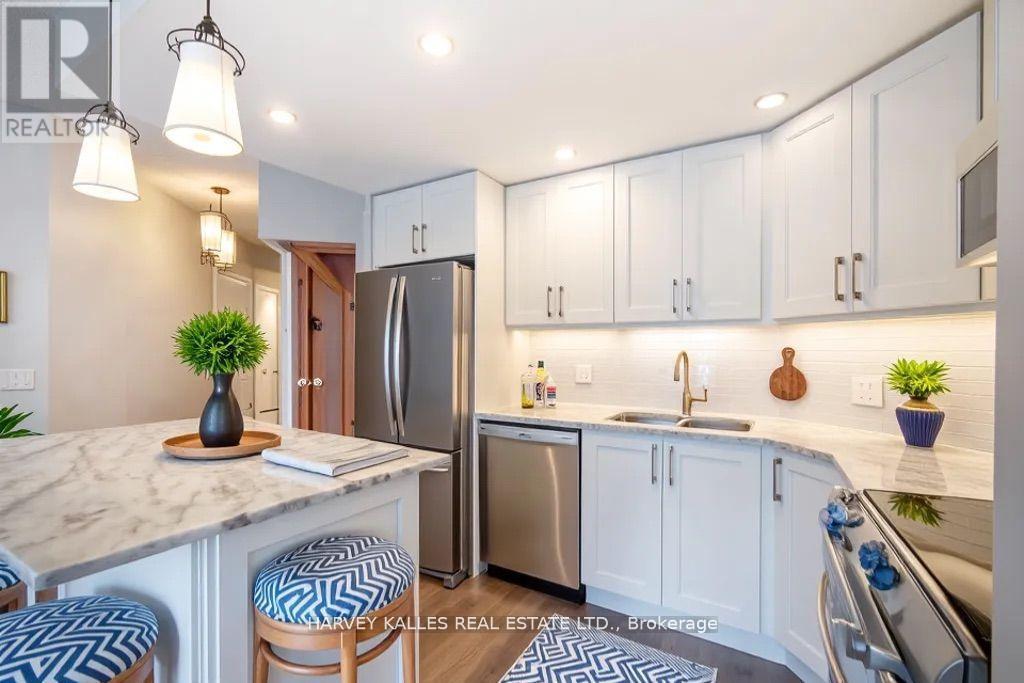 502 - 218 QUEENS QUAY W