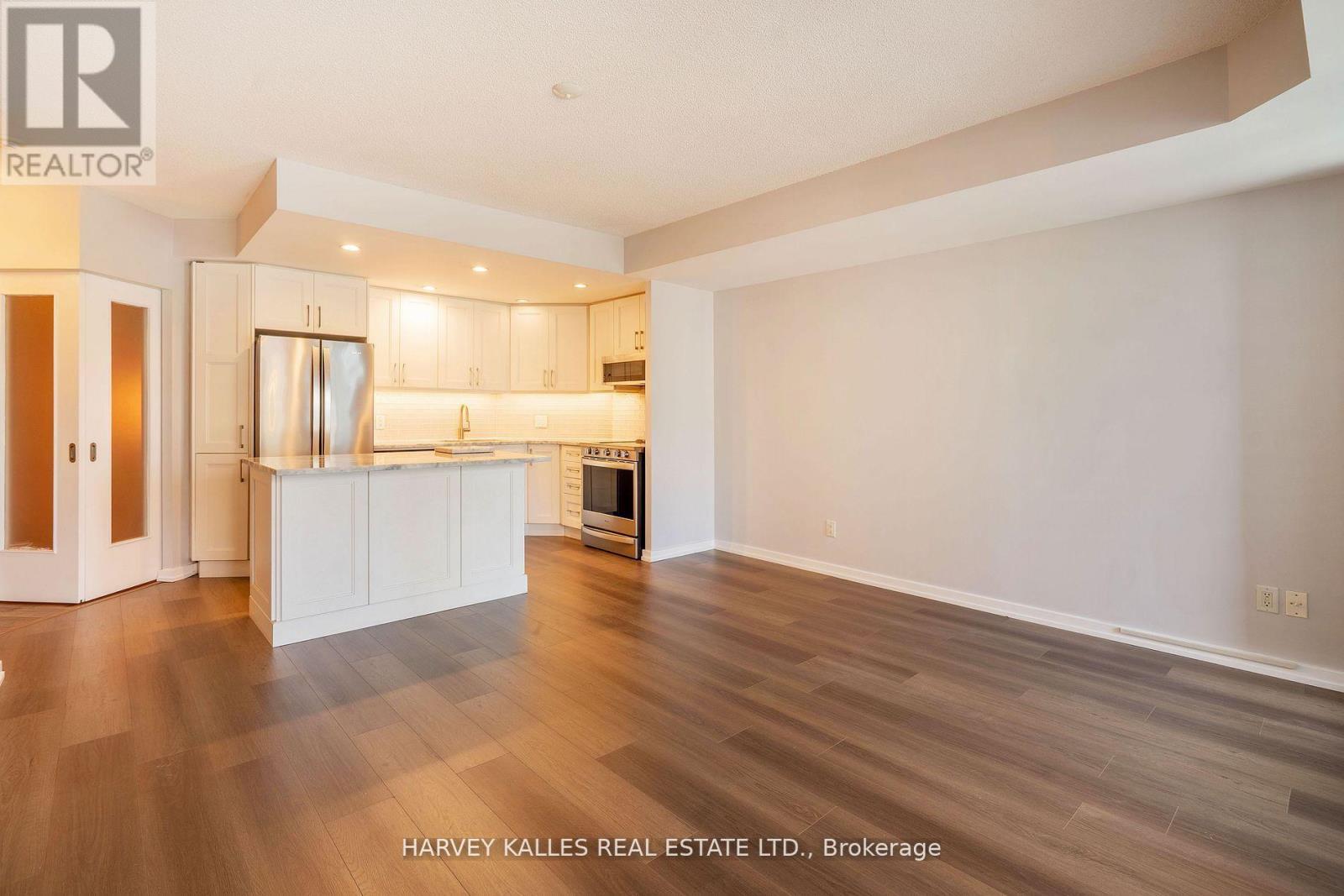 502 - 218 QUEENS QUAY W
