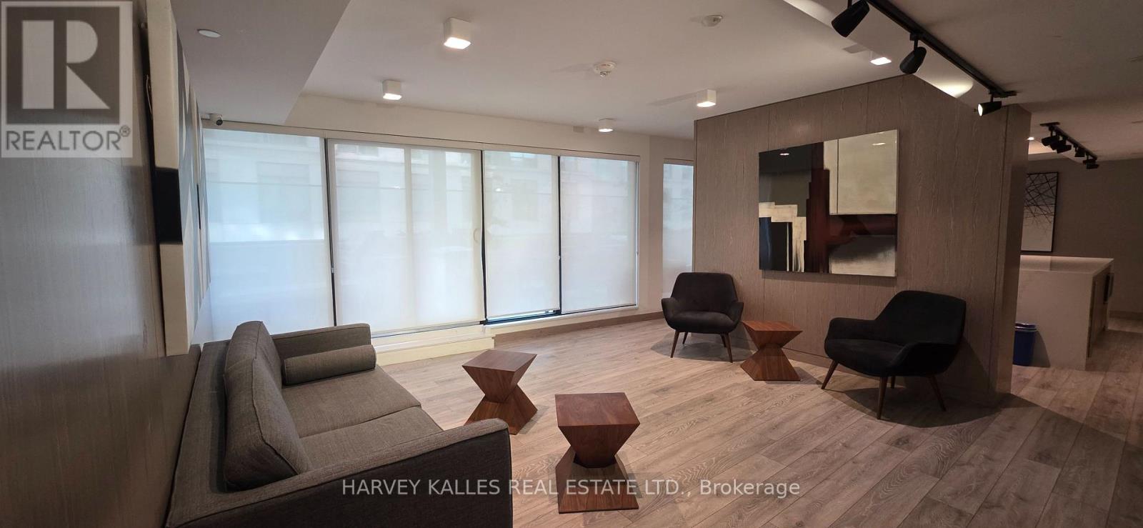 1103 - 215 QUEEN STREET W