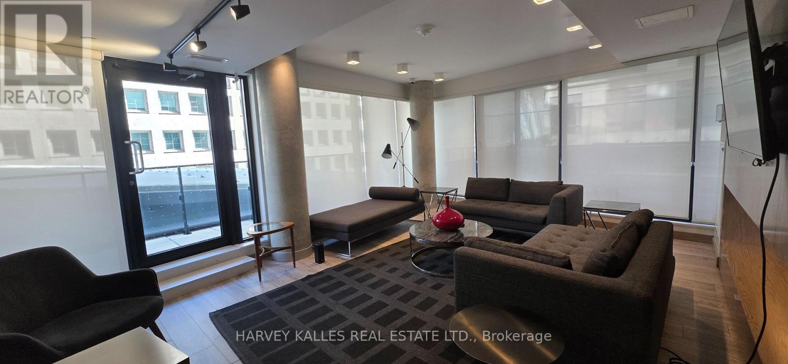 1103 - 215 QUEEN STREET W