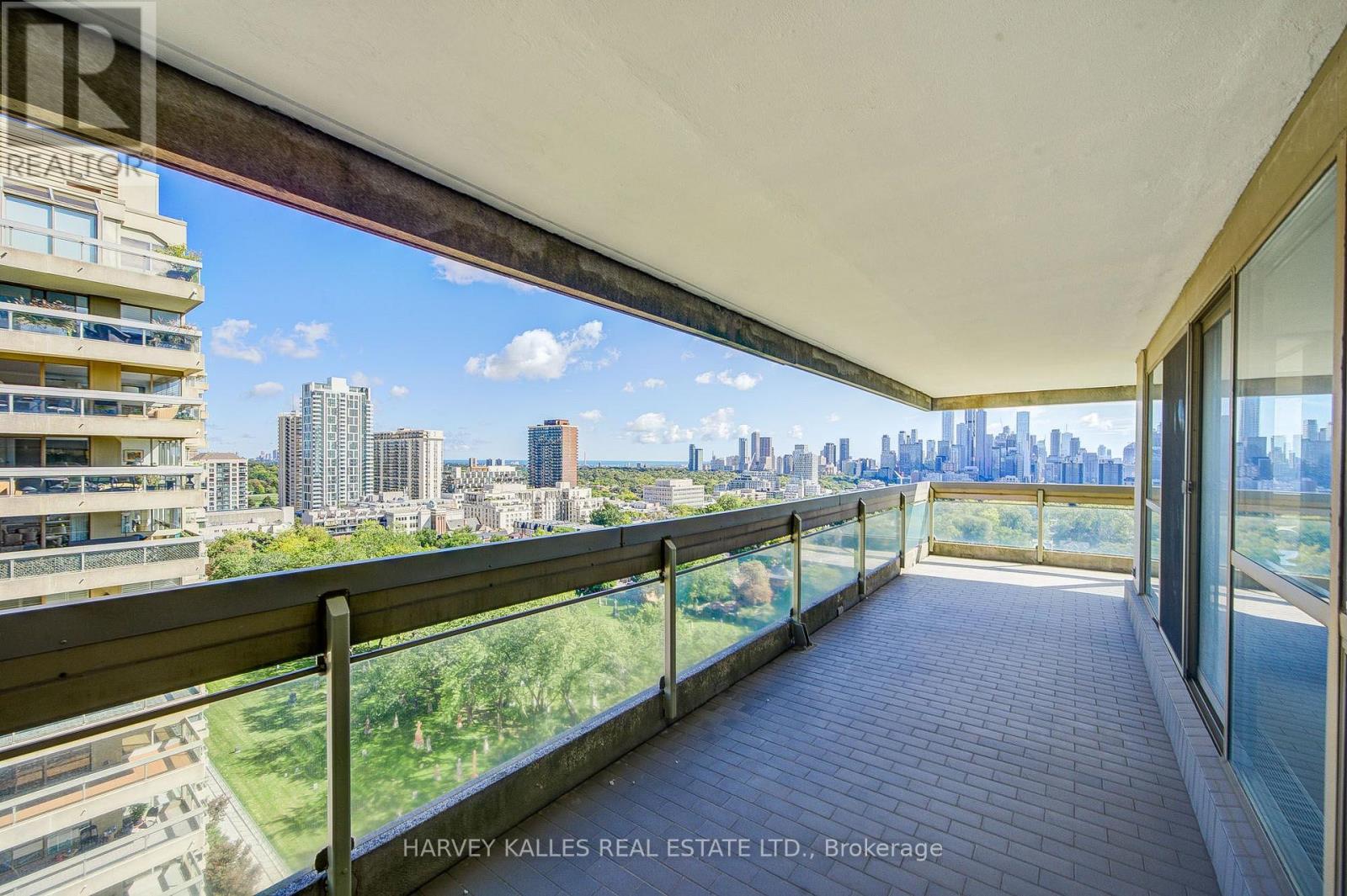 1605 - 63 ST. CLAIR AVENUE W