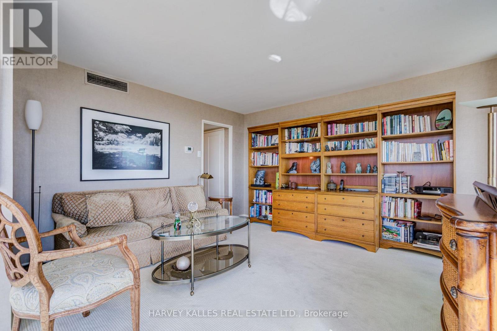 1605 - 63 ST. CLAIR AVENUE W