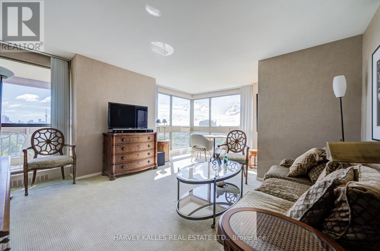 1605 - 63 ST. CLAIR AVENUE W