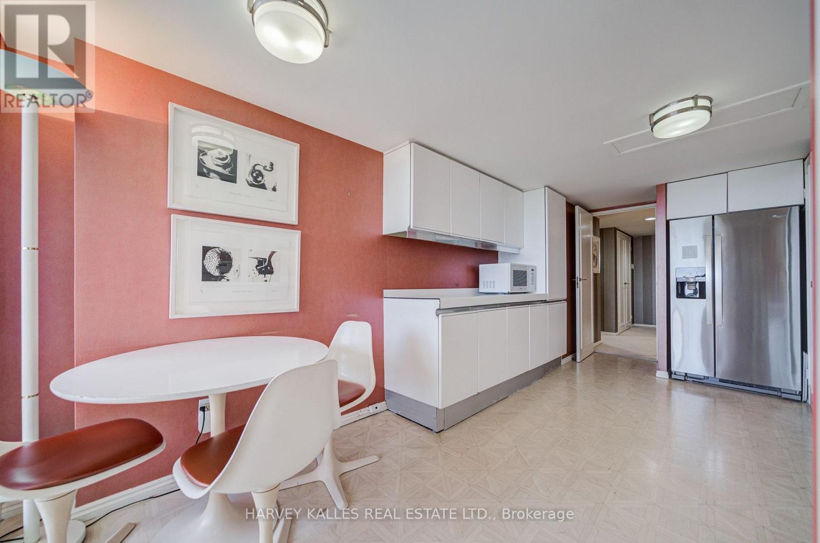 1605 - 63 ST. CLAIR AVENUE W