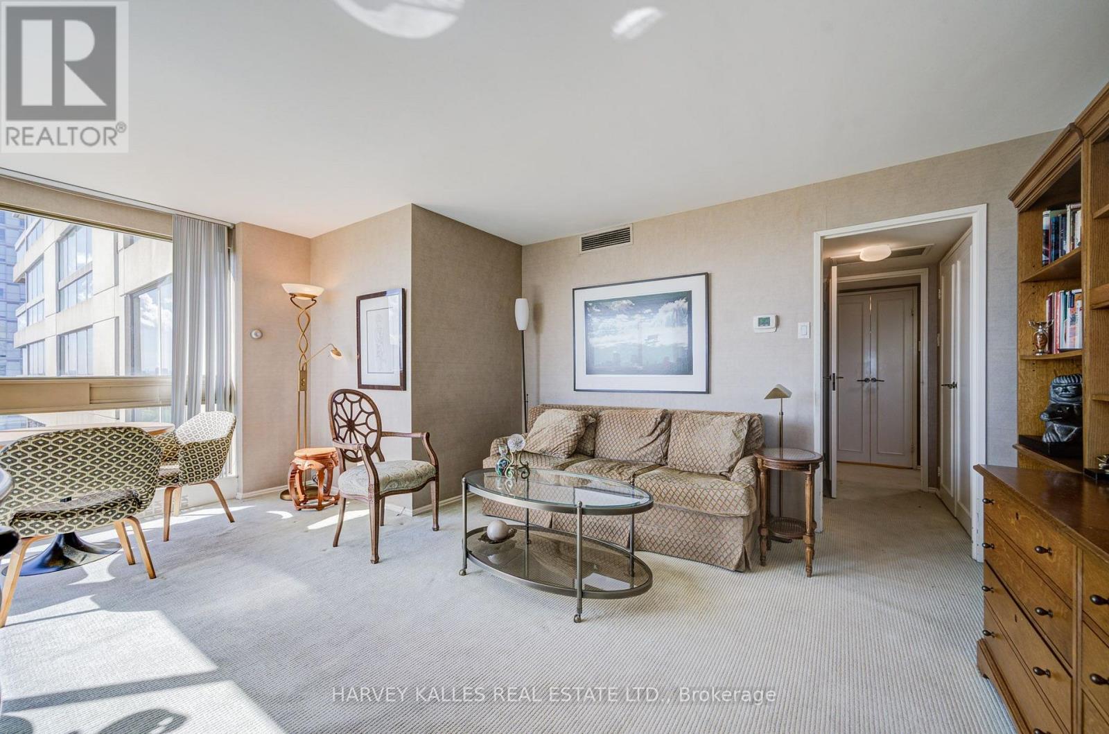 1605 - 63 ST. CLAIR AVENUE W