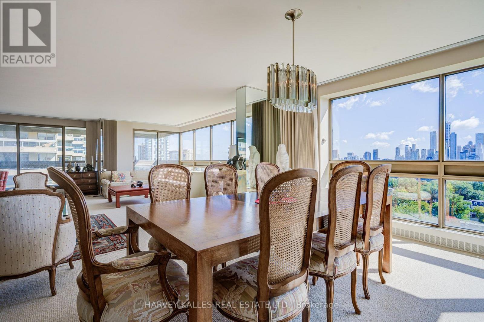 1605 - 63 ST. CLAIR AVENUE W