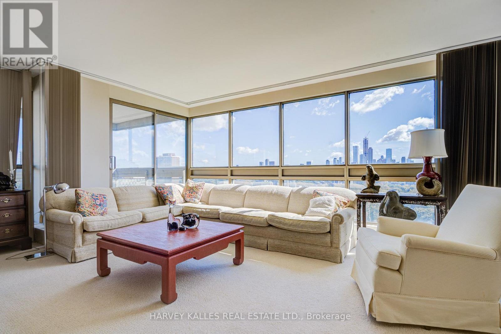 1605 - 63 ST. CLAIR AVENUE W