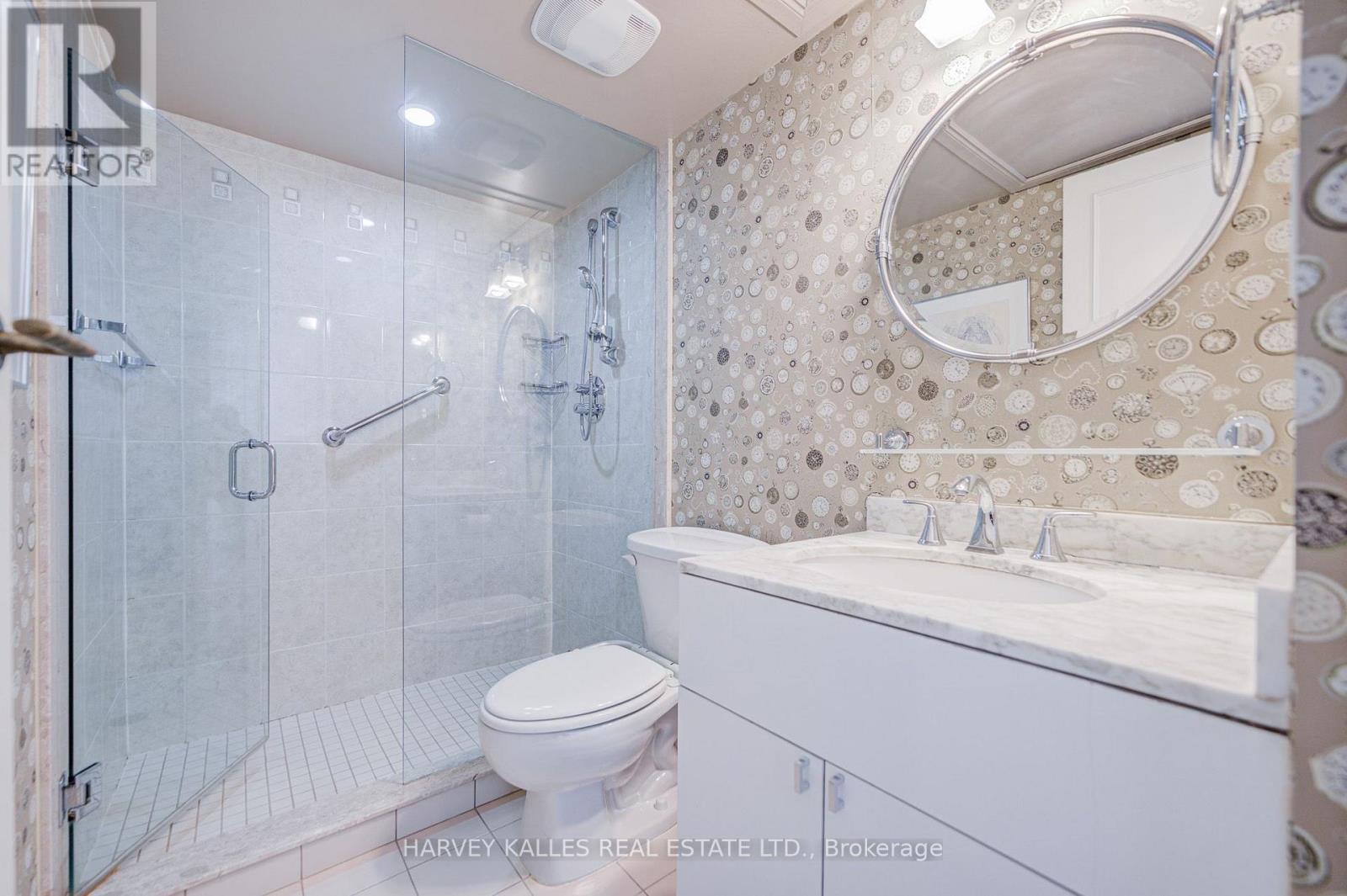 1605 - 63 ST. CLAIR AVENUE W