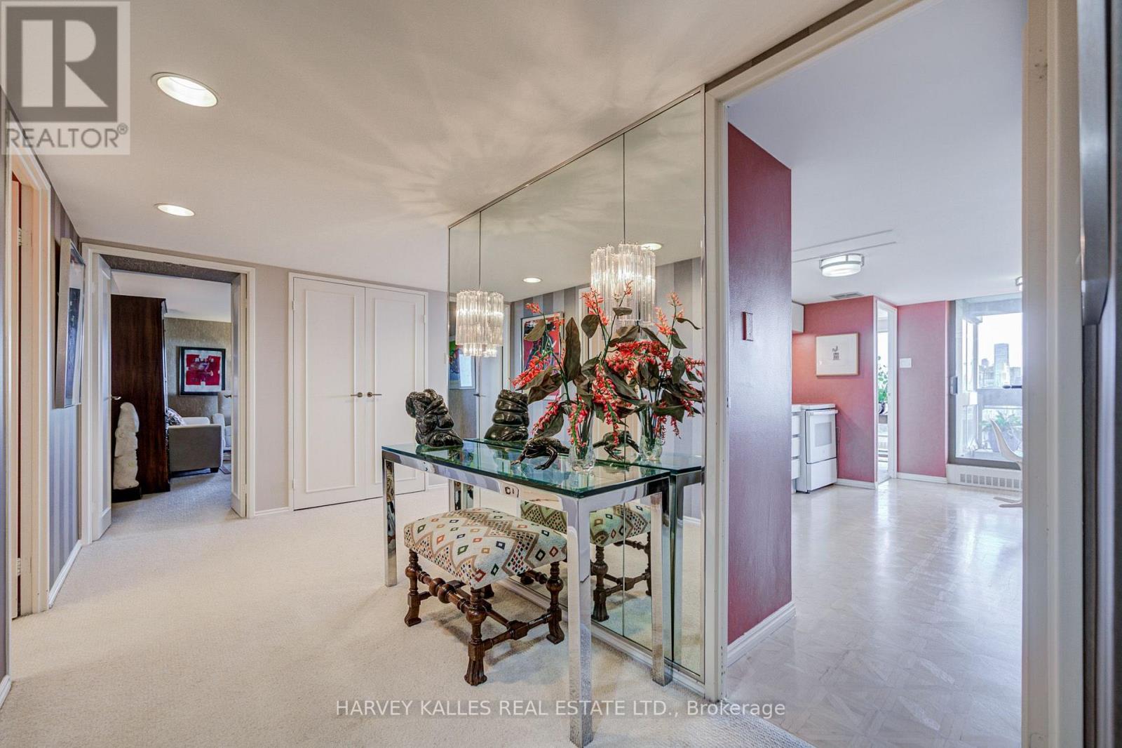 1605 - 63 ST. CLAIR AVENUE W