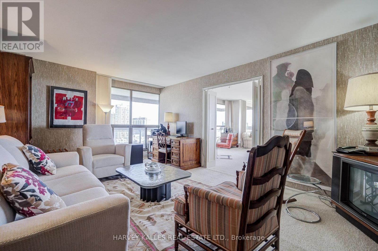 1605 - 63 ST. CLAIR AVENUE W