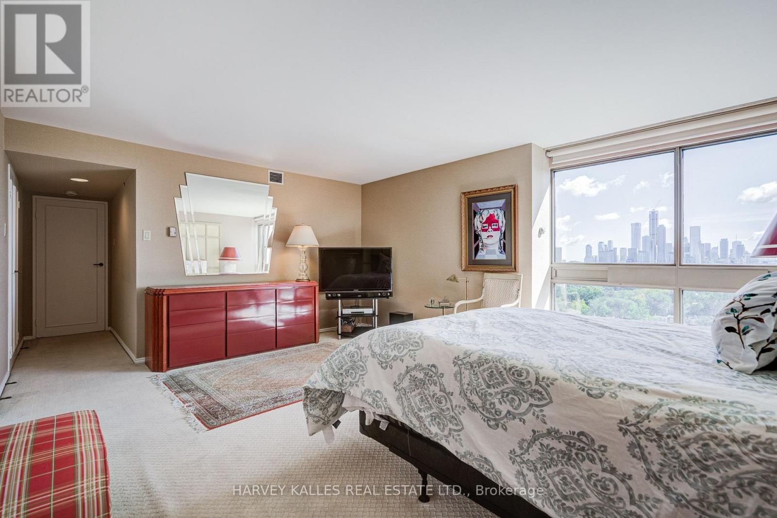 1605 - 63 ST. CLAIR AVENUE W