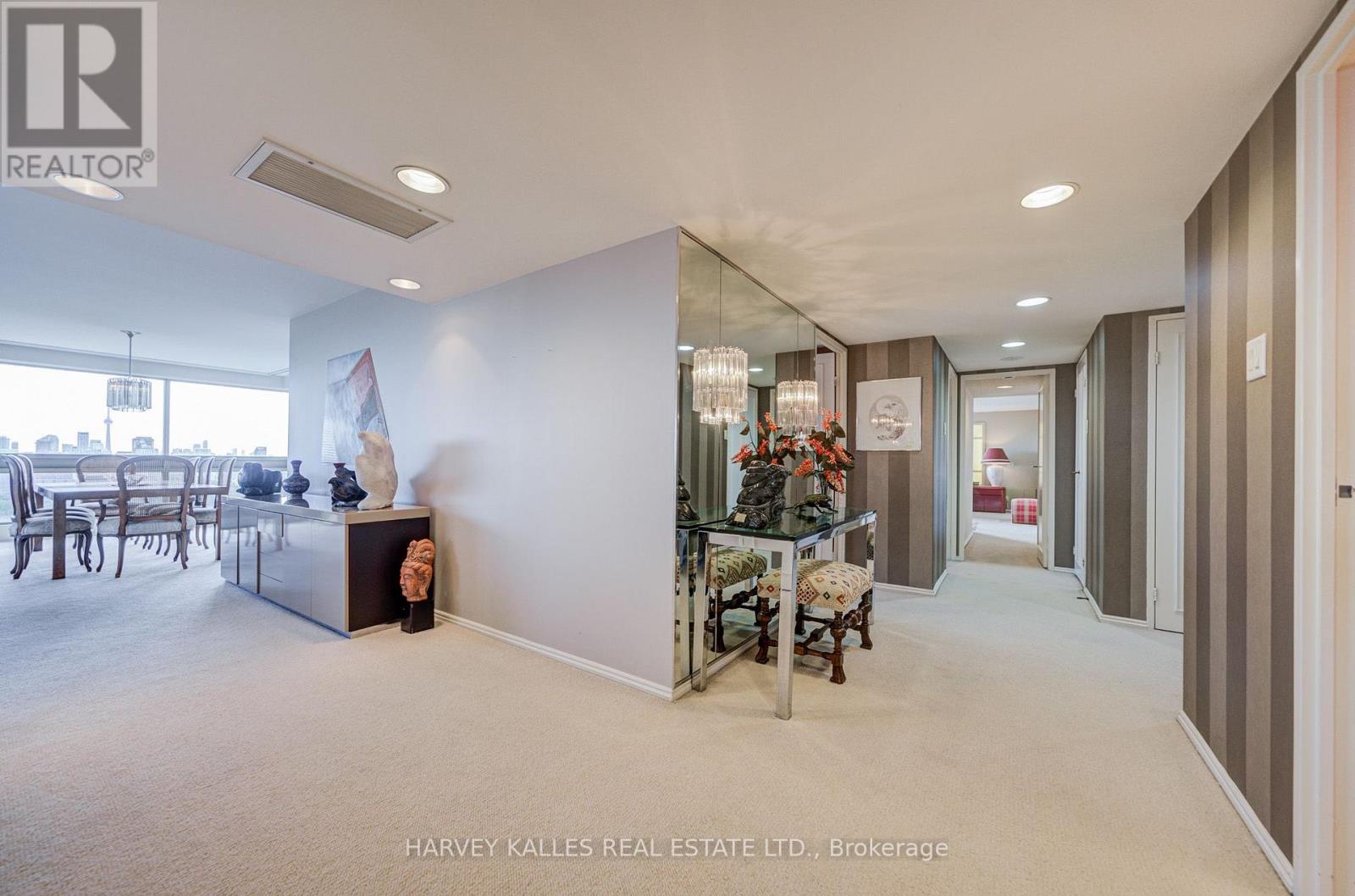 1605 - 63 ST. CLAIR AVENUE W