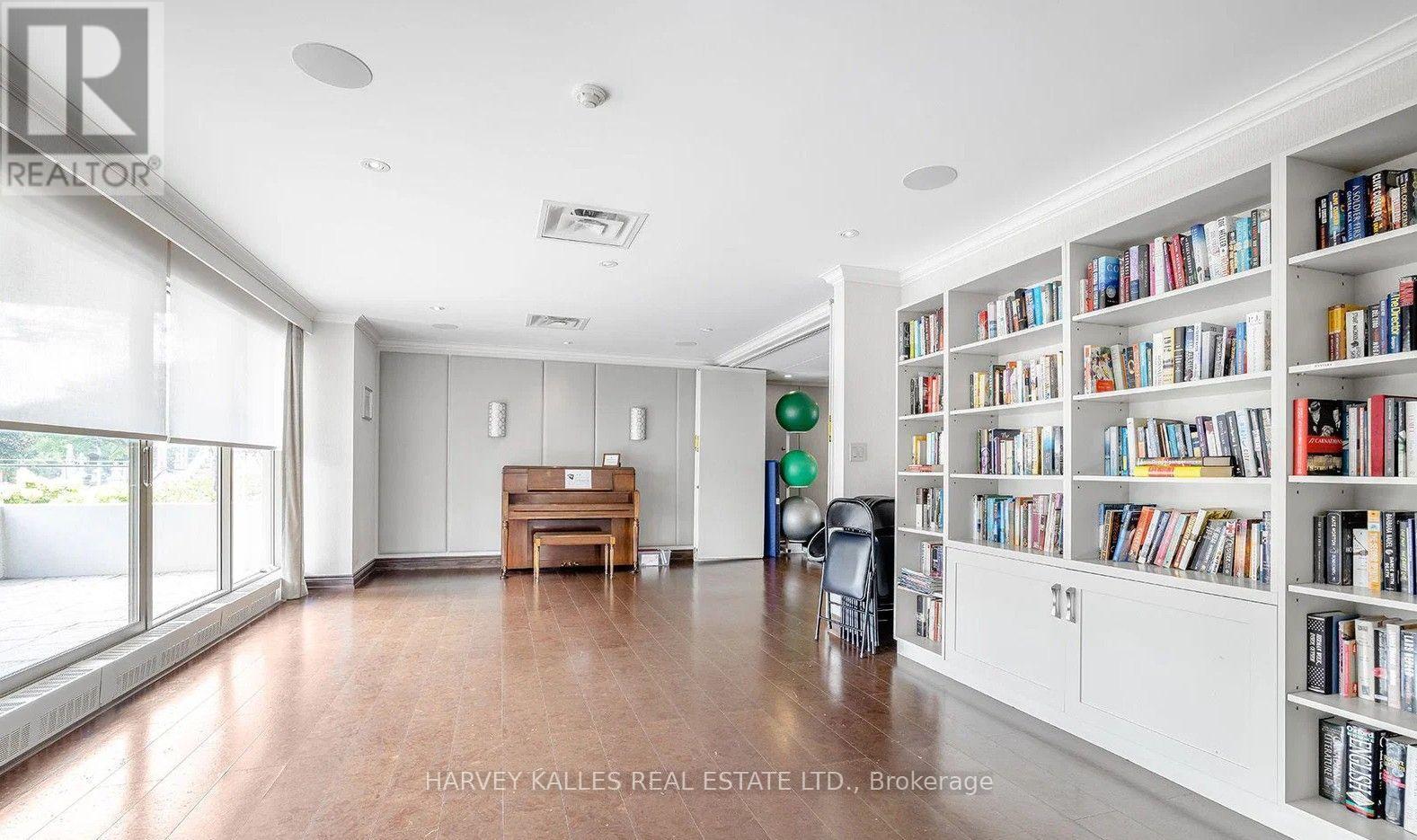 1605 - 63 ST. CLAIR AVENUE W