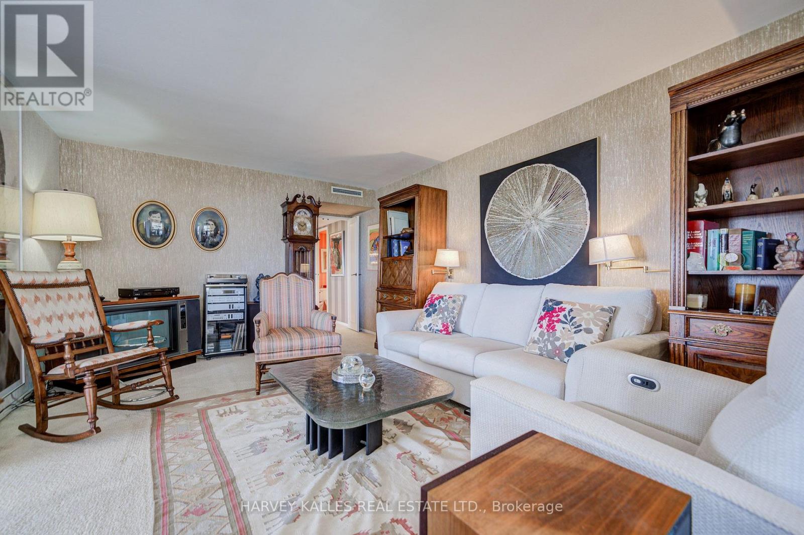 1605 - 63 ST. CLAIR AVENUE W