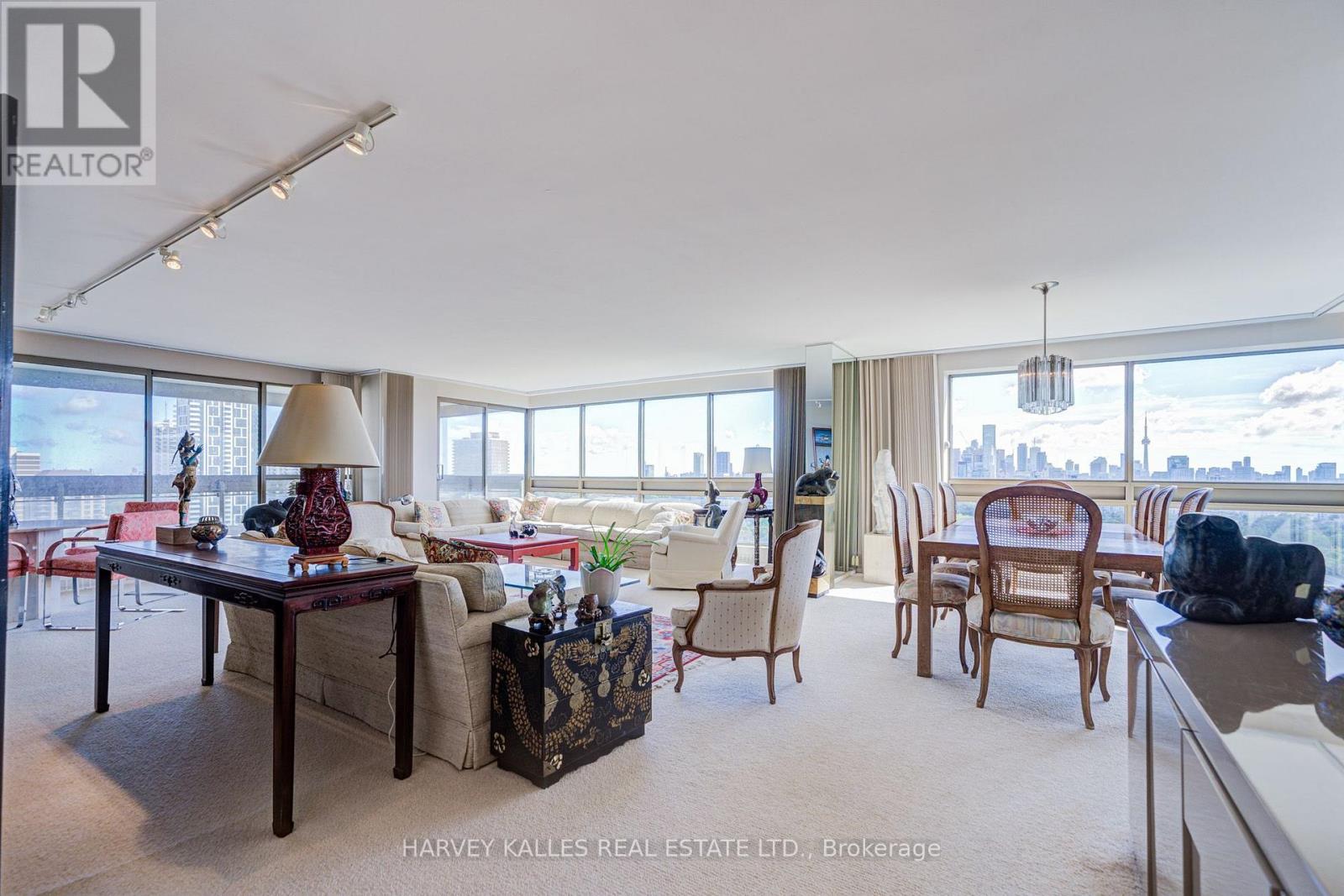 1605 - 63 ST. CLAIR AVENUE W