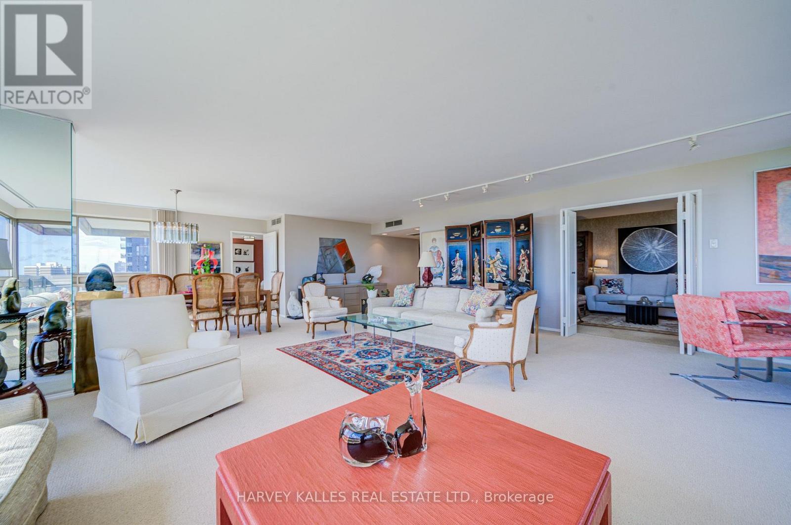 1605 - 63 ST. CLAIR AVENUE W