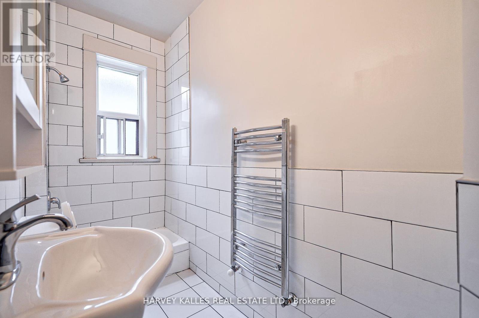 1 - 1072 ST CLAIR AVENUE W