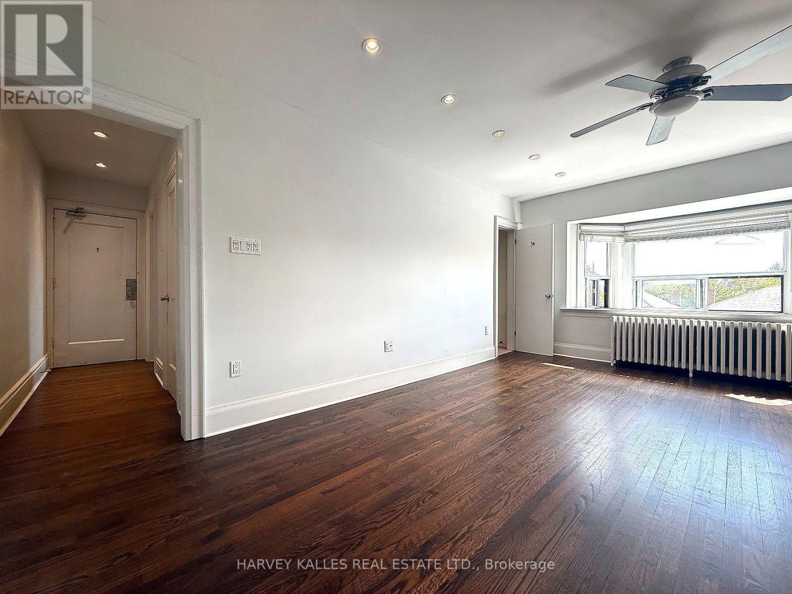 201 - 858 DAVENPORT ROAD