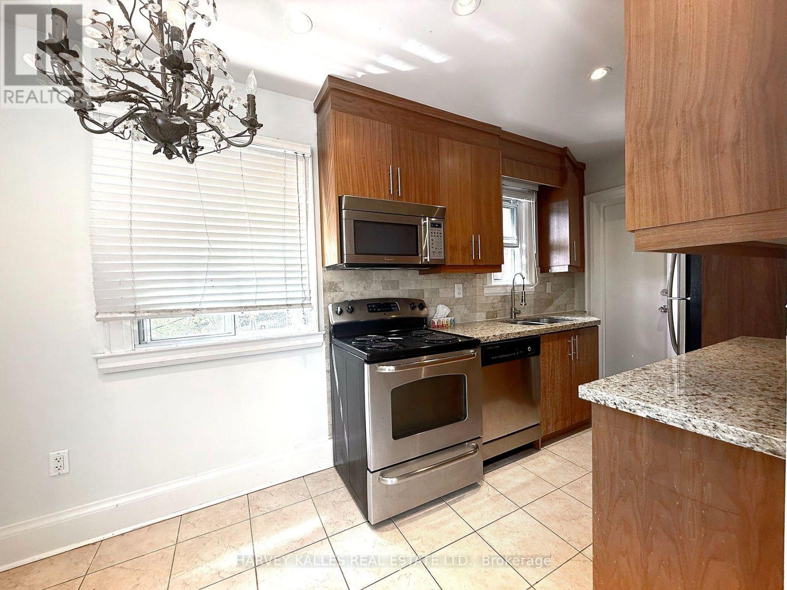 201 - 858 DAVENPORT ROAD