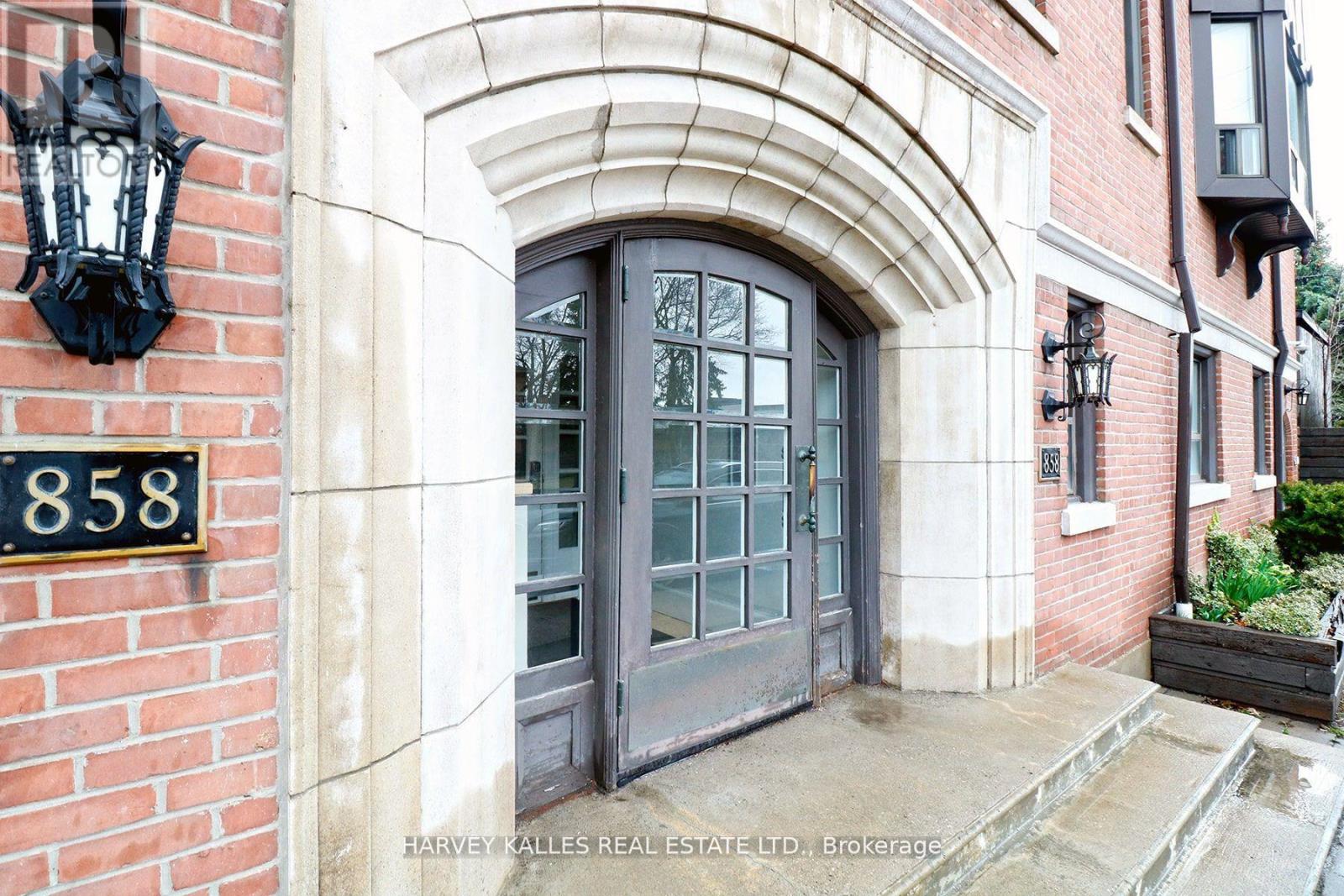201 - 858 DAVENPORT ROAD
