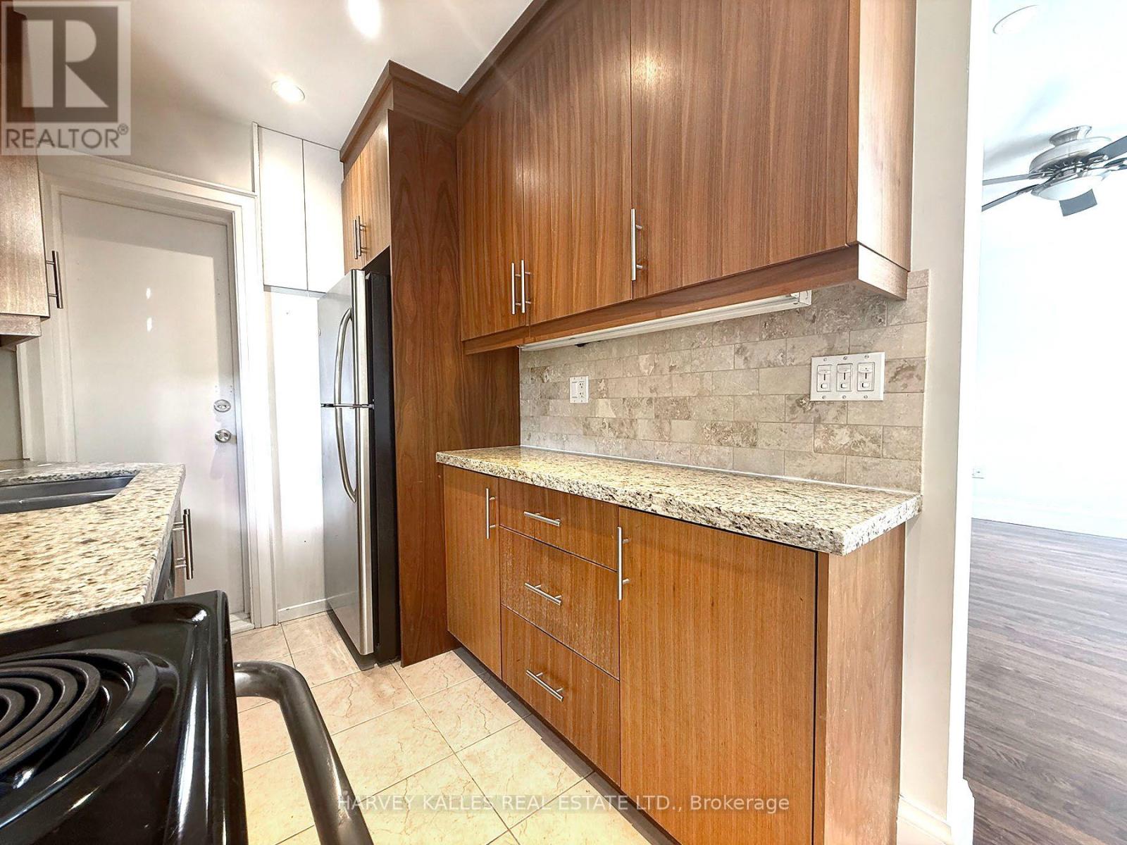 301 - 858 DAVENPORT ROAD