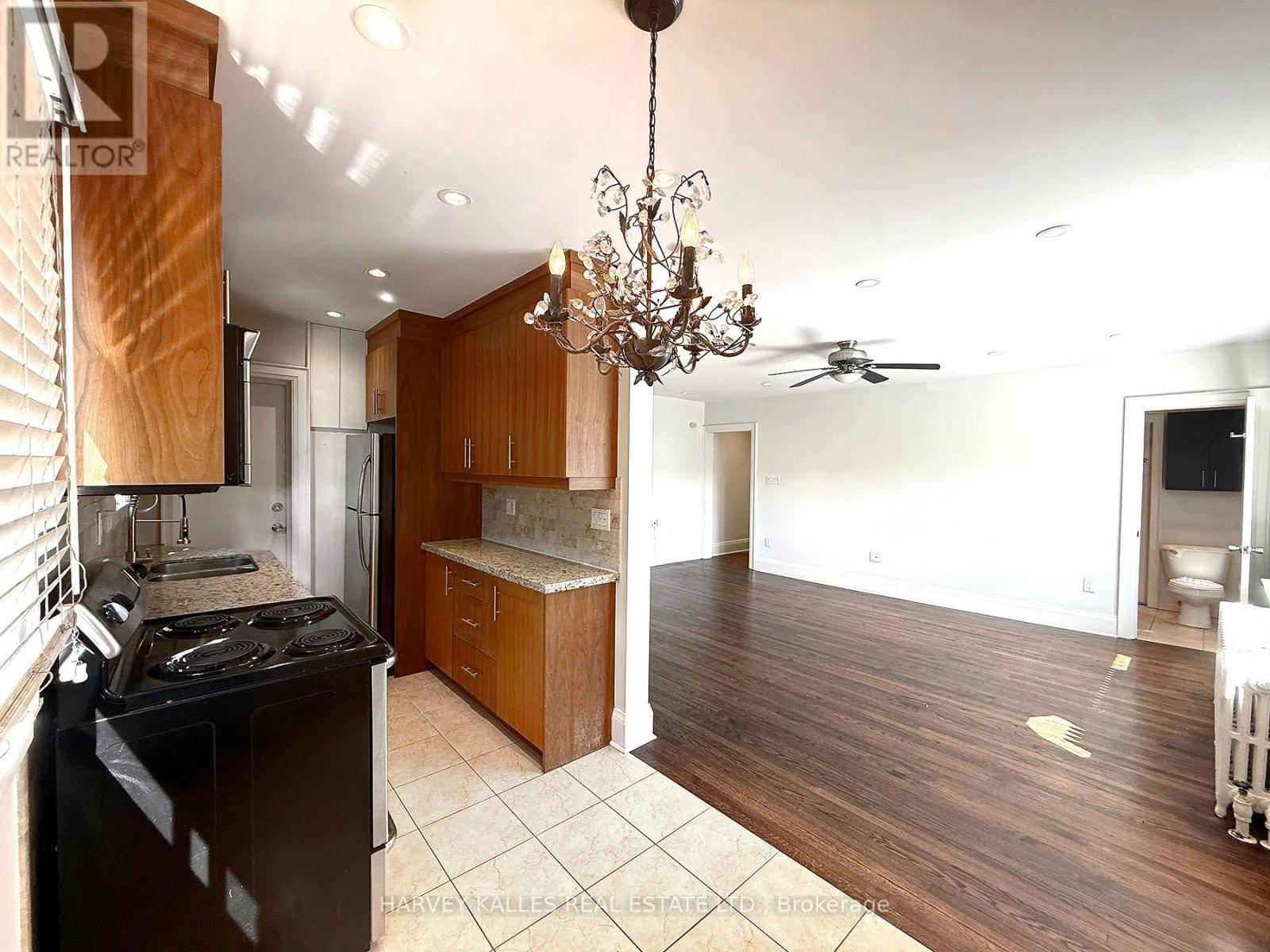 301 - 858 DAVENPORT ROAD