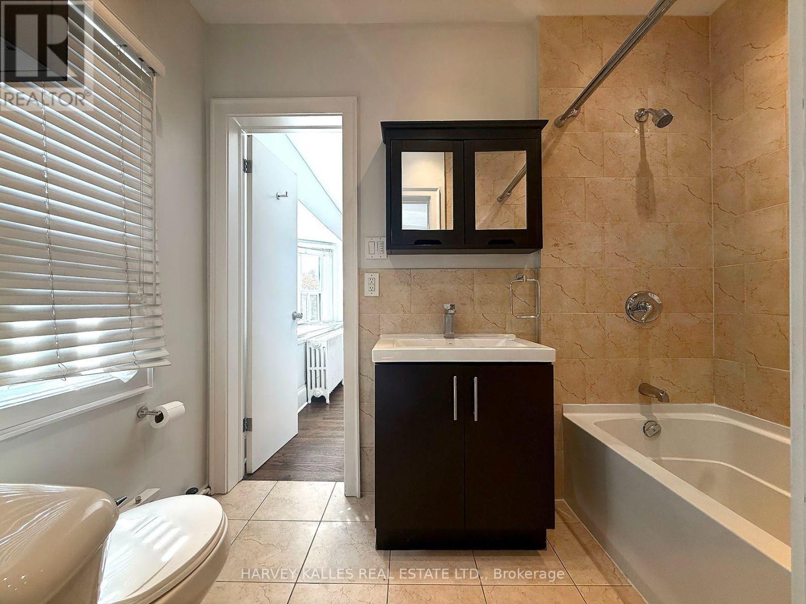 301 - 858 DAVENPORT ROAD