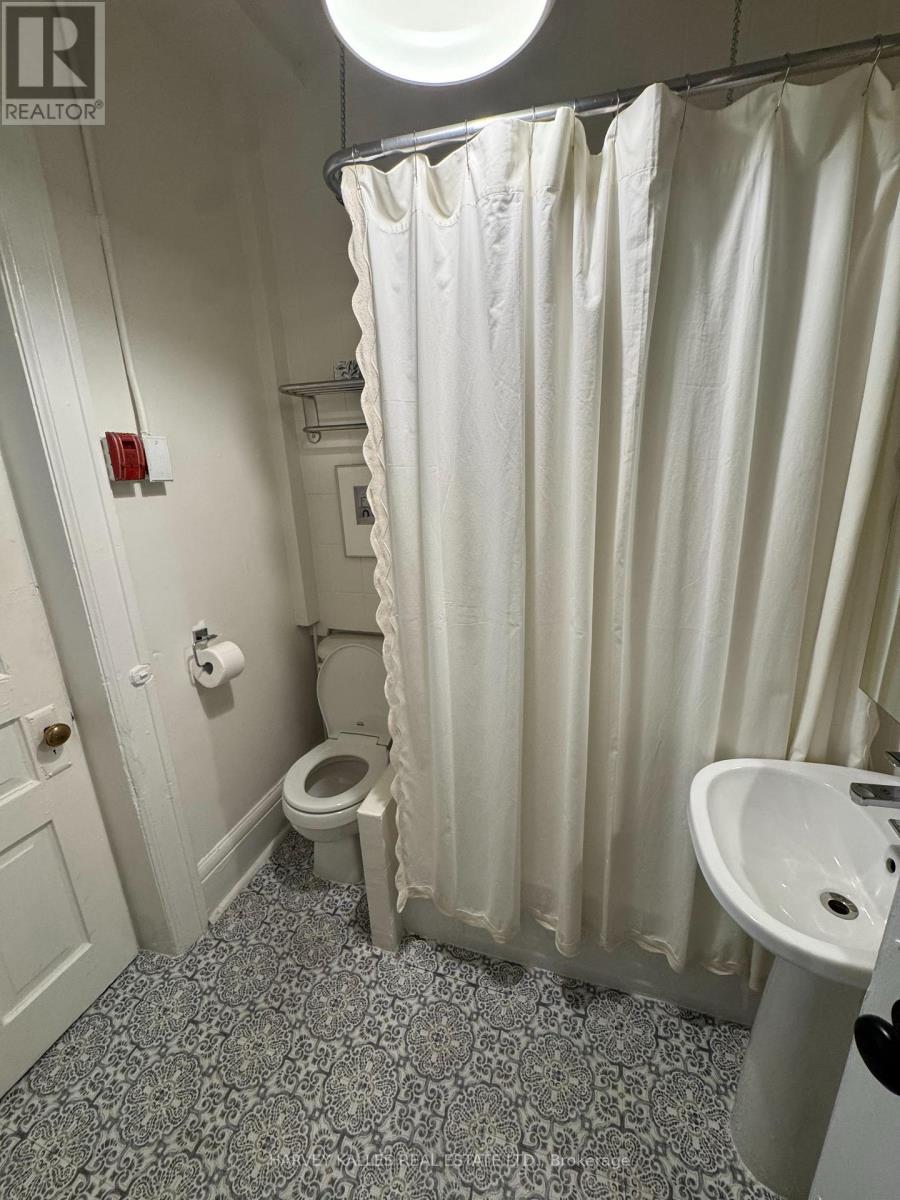 2ND FLOOR - 1118 YONGE STREET