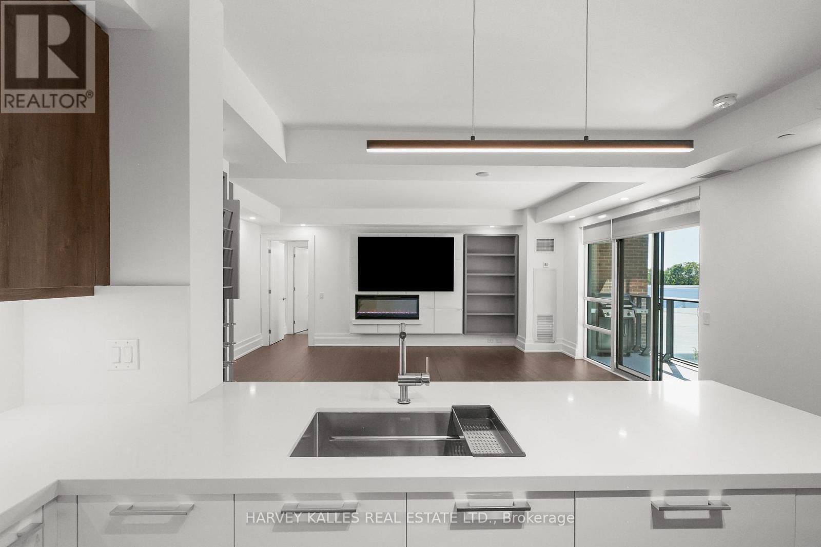 401 - 3 SOUTHVALE DRIVE