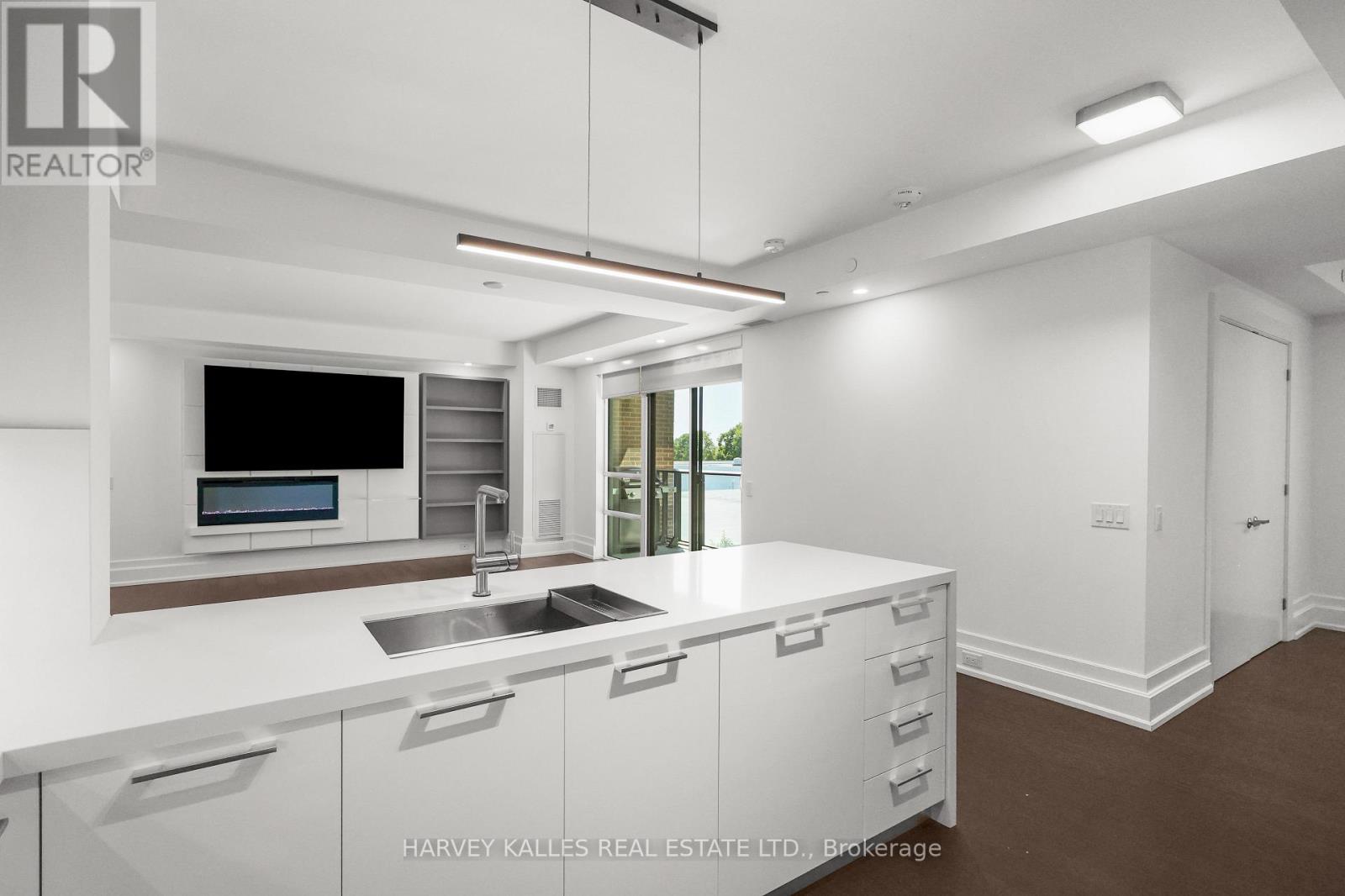 401 - 3 SOUTHVALE DRIVE