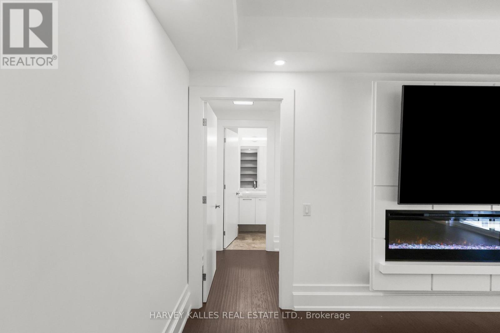 401 - 3 SOUTHVALE DRIVE