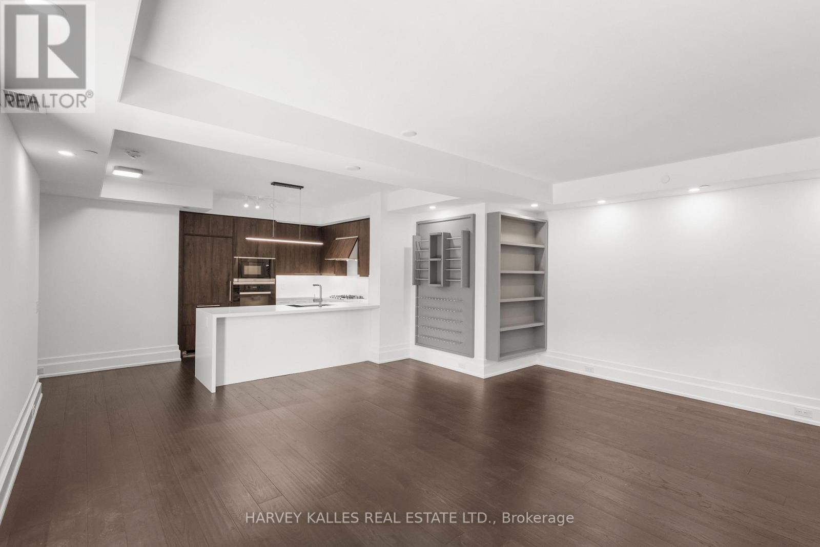 401 - 3 SOUTHVALE DRIVE