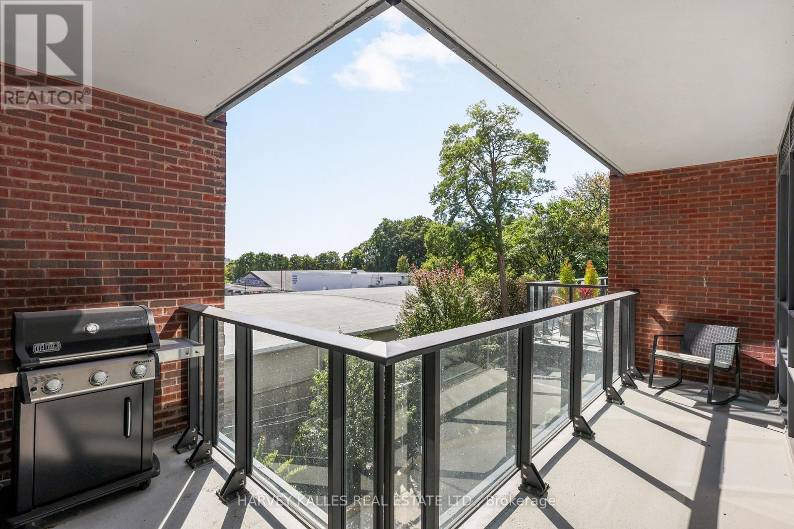 401 - 3 SOUTHVALE DRIVE