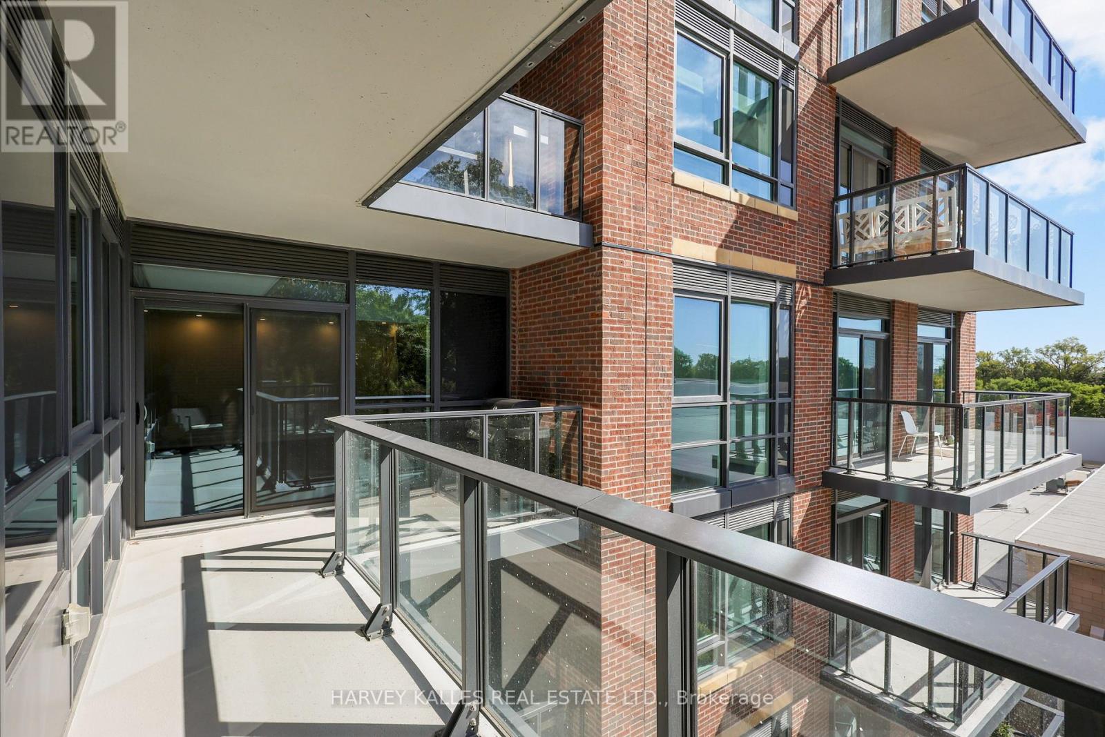 401 - 3 SOUTHVALE DRIVE