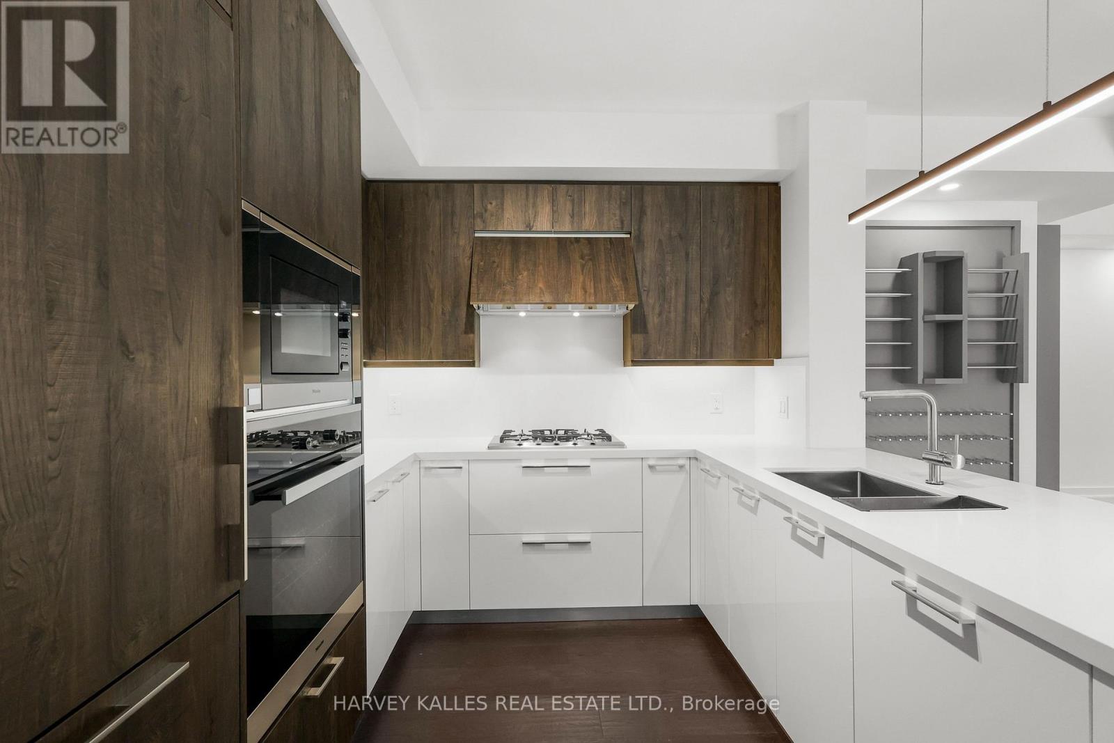 401 - 3 SOUTHVALE DRIVE