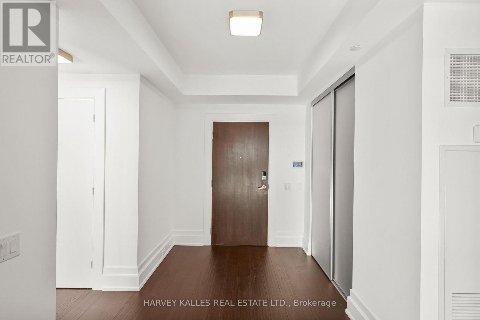 401 - 3 SOUTHVALE DRIVE
