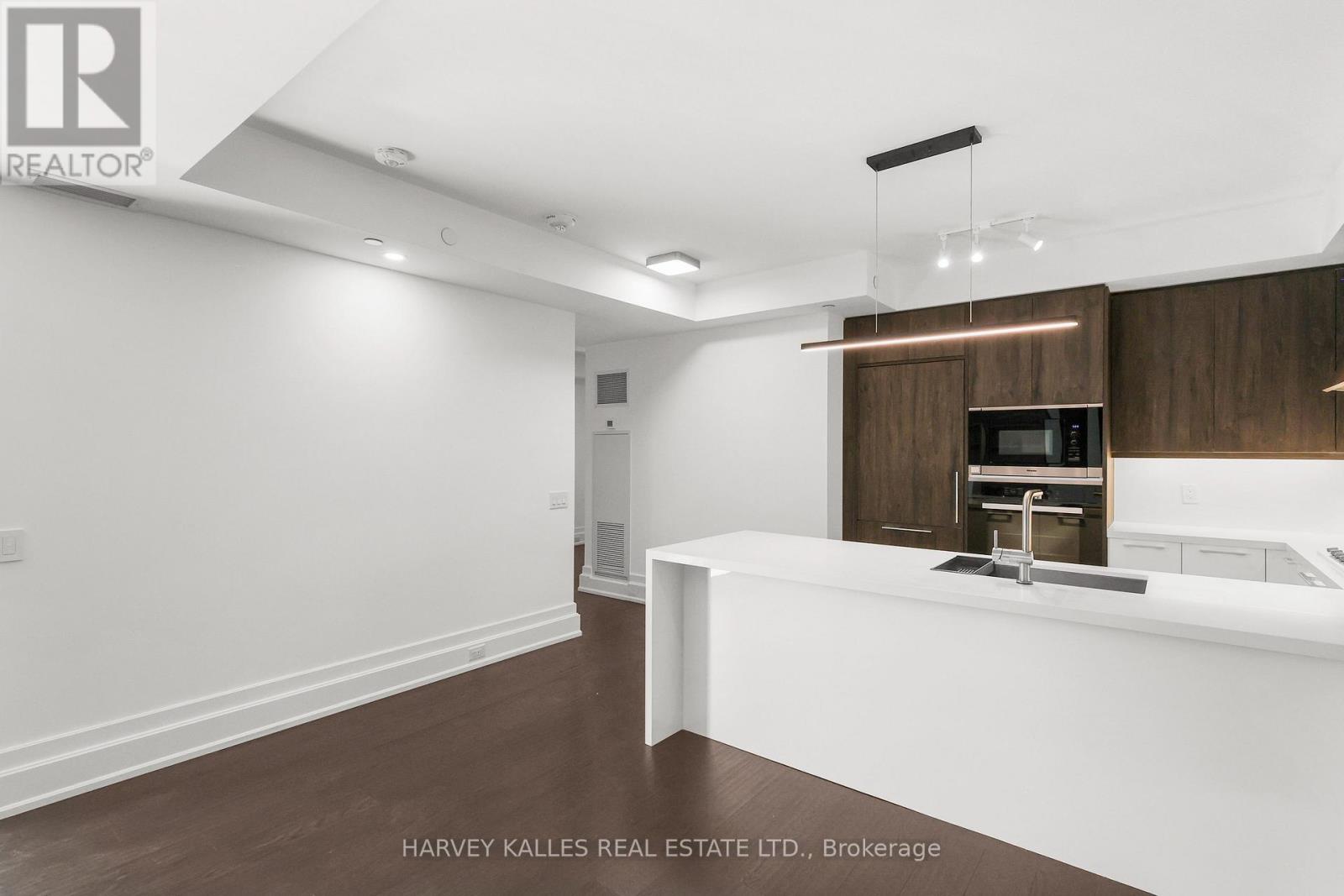 401 - 3 SOUTHVALE DRIVE