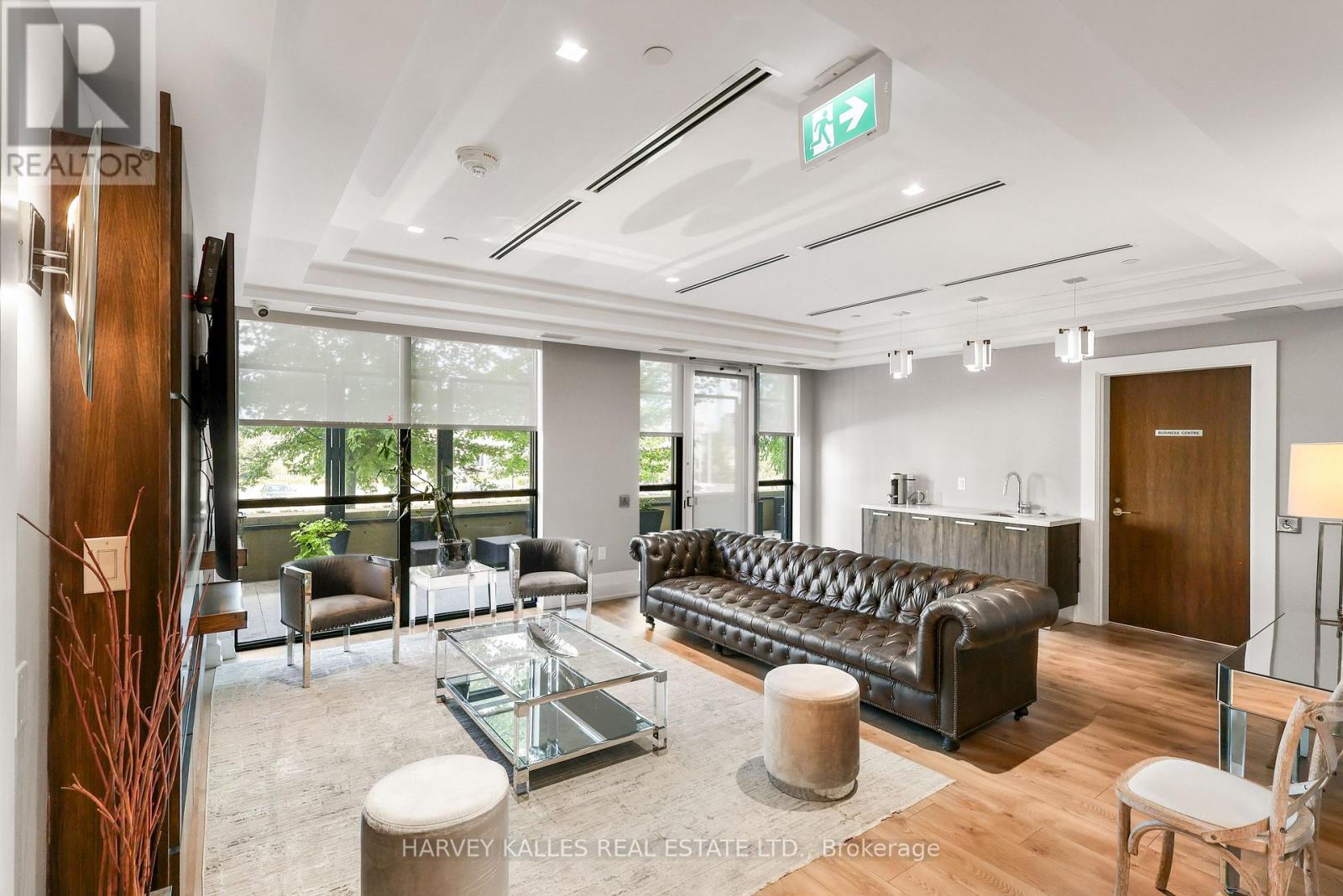 401 - 3 SOUTHVALE DRIVE