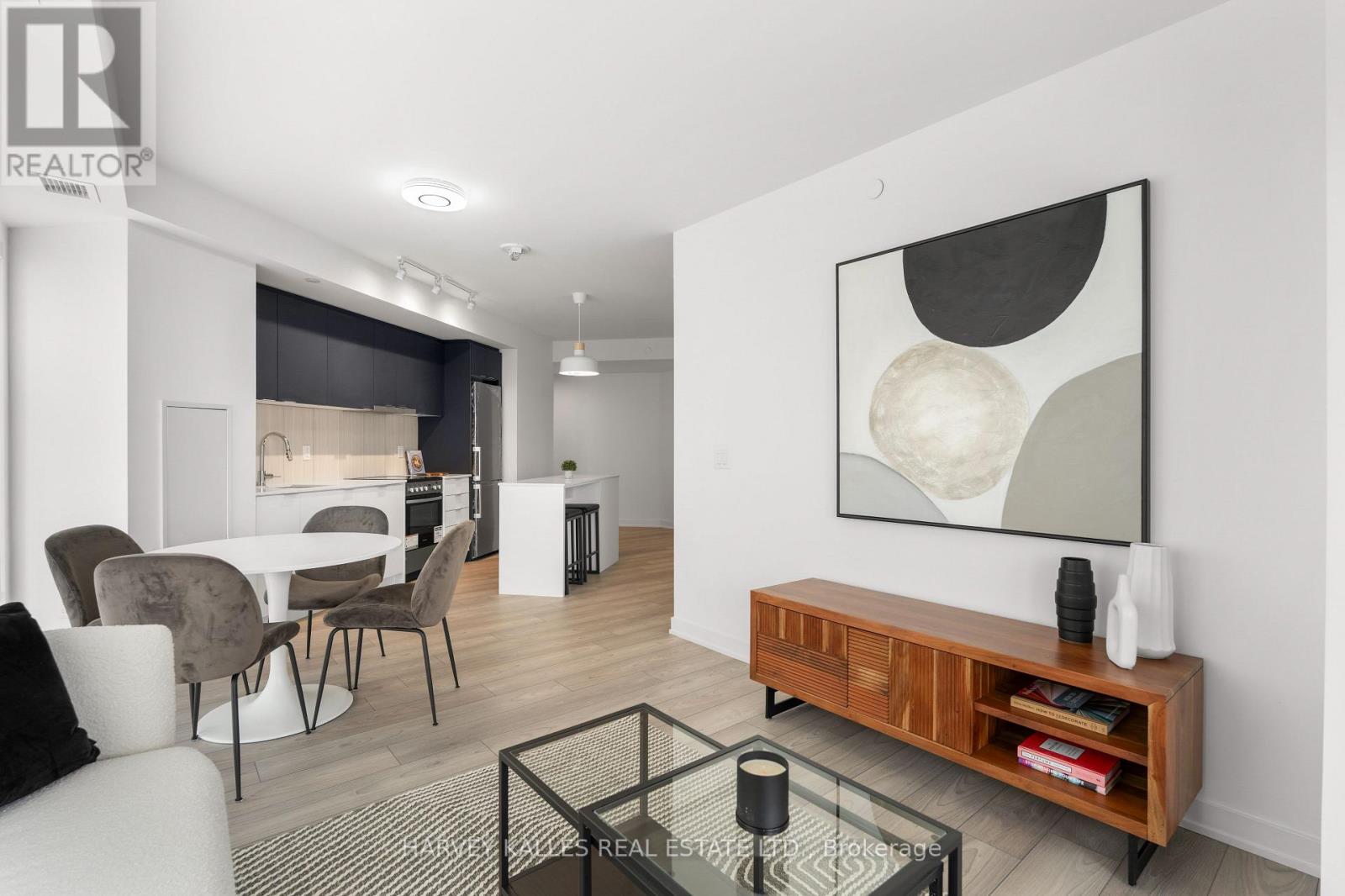 1105 - 8 TIPPETT ROAD