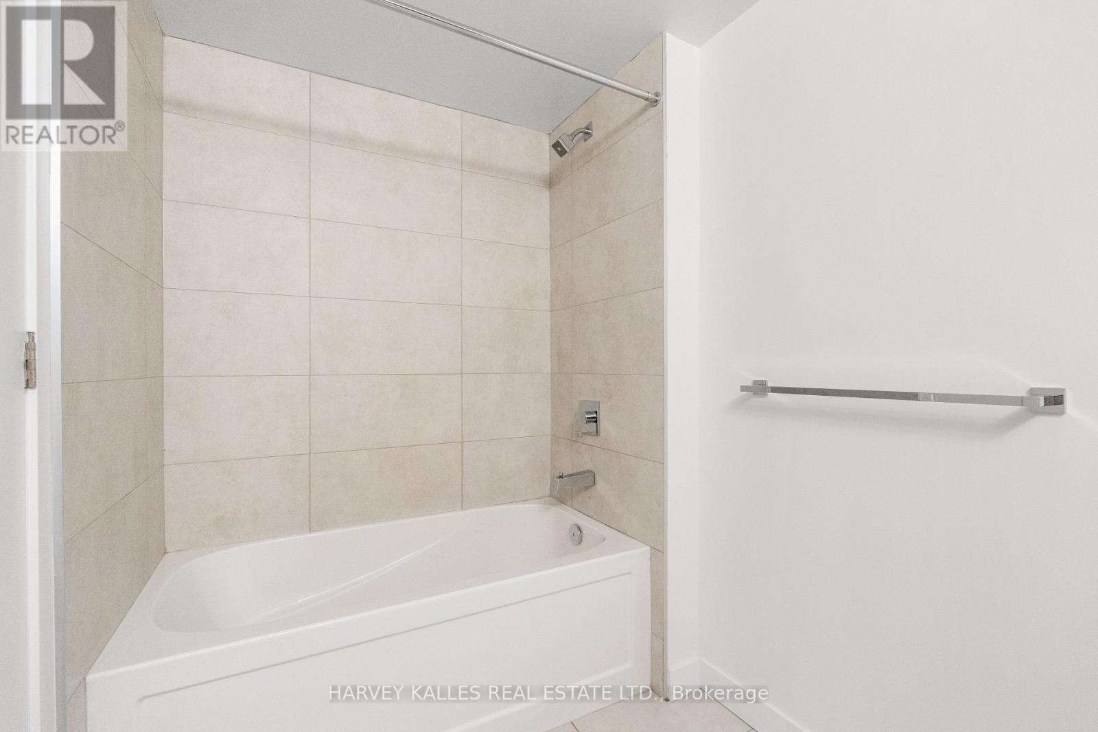 1105 - 8 TIPPETT ROAD